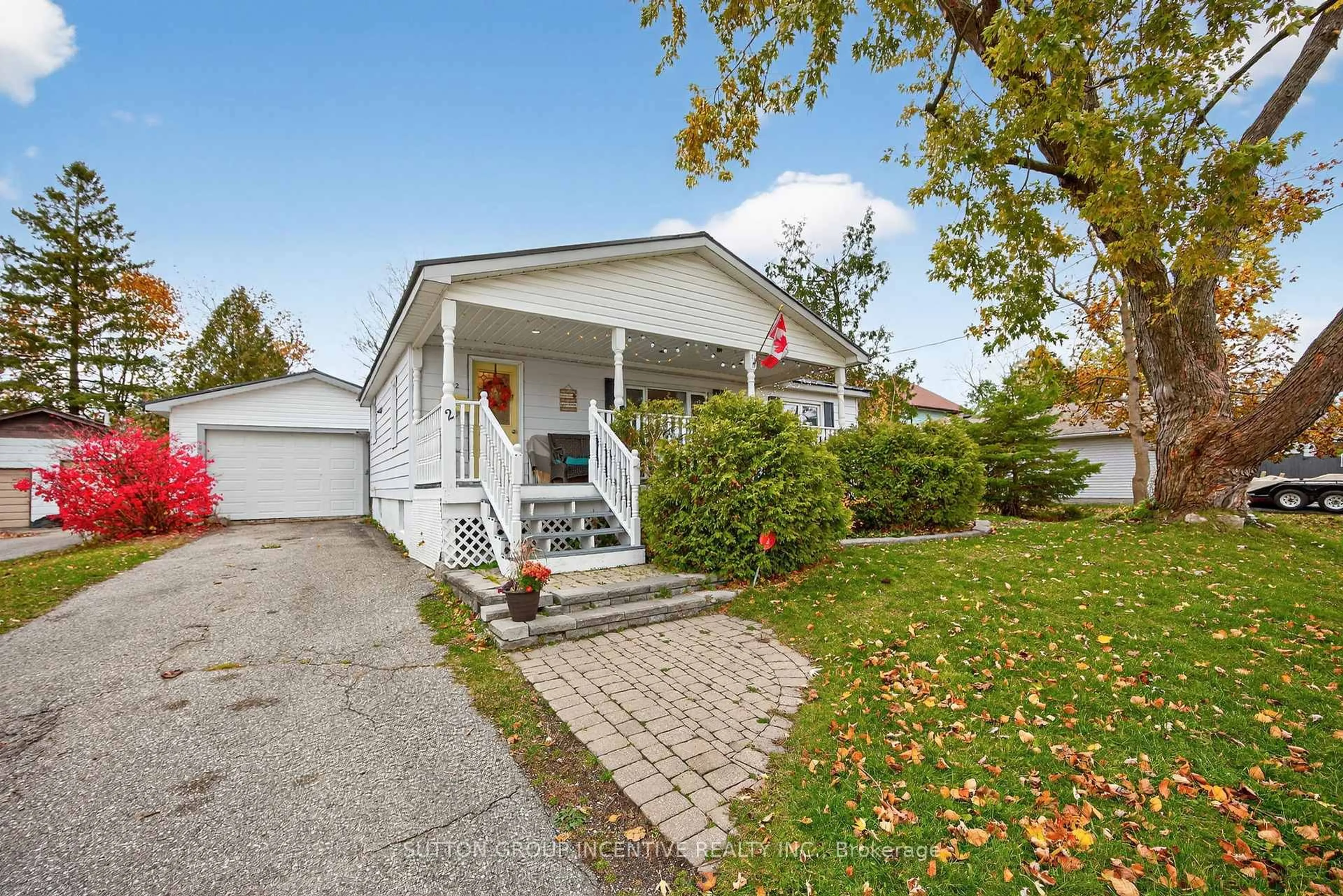 Home with vinyl exterior material, street for 2 Derby St, Orillia Ontario L3V 5R5