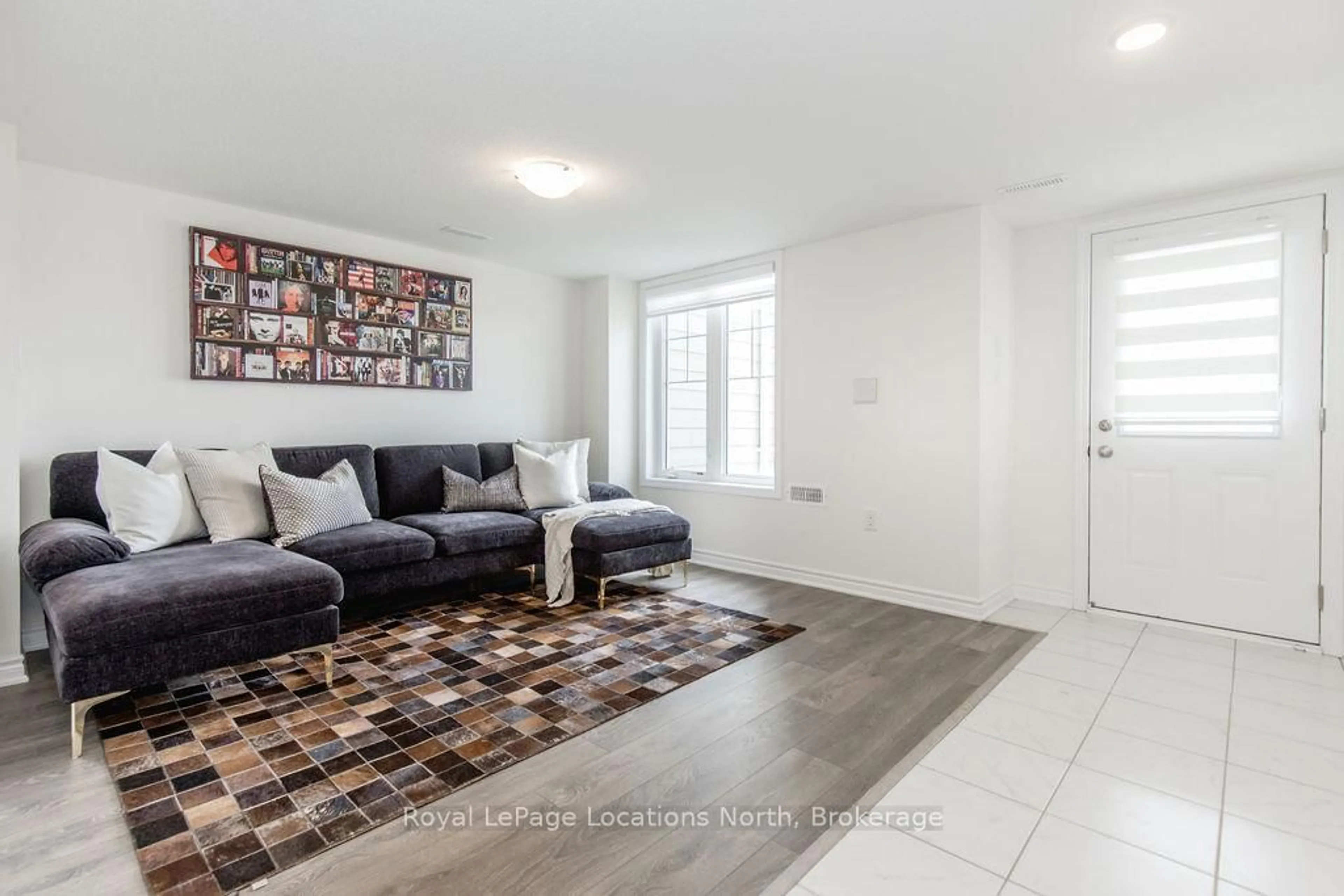 Living room with furniture, unknown for 17 Sama Way, Wasaga Beach Ontario L9Z 0K3