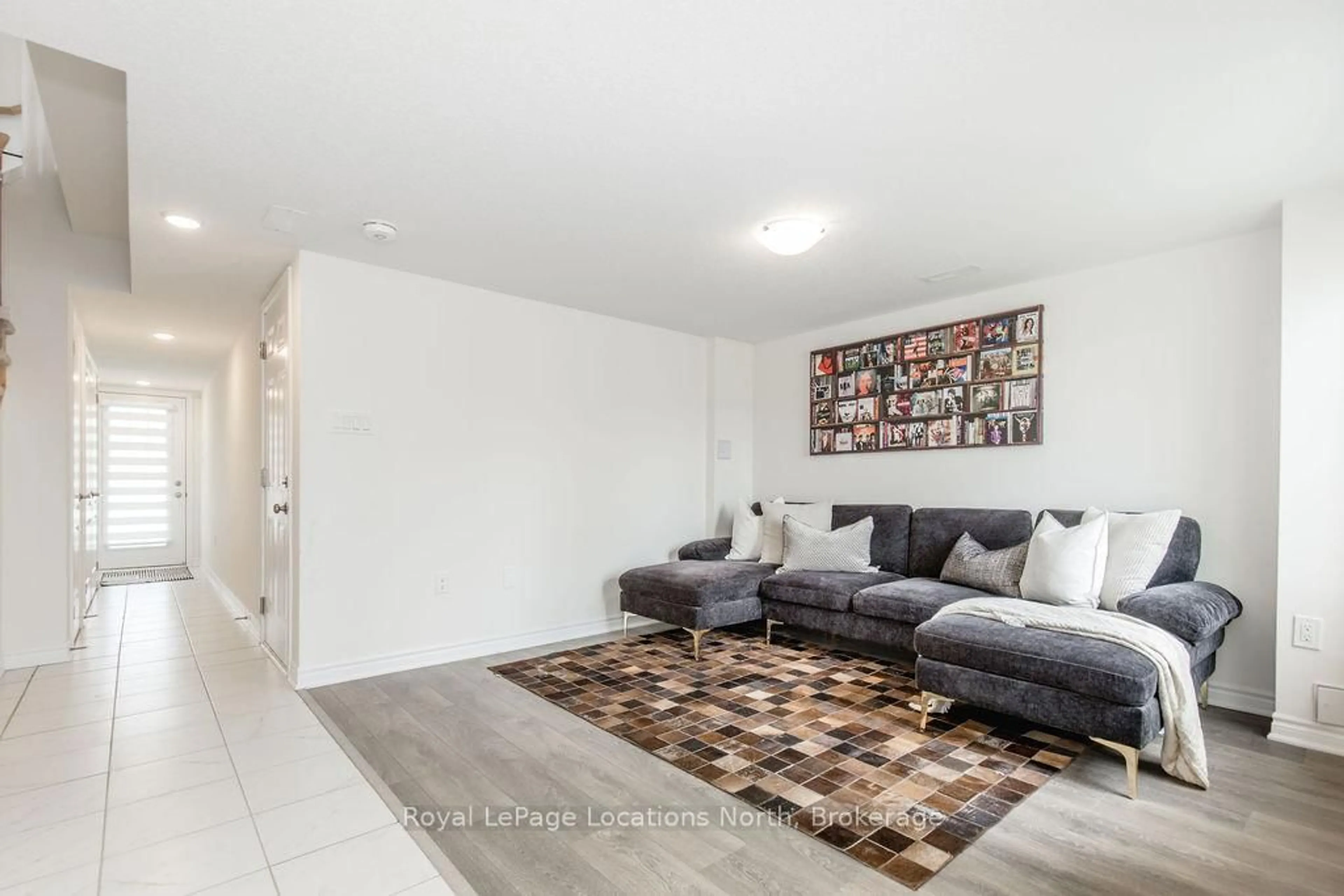 Living room with furniture, unknown for 17 Sama Way, Wasaga Beach Ontario L9Z 0K3