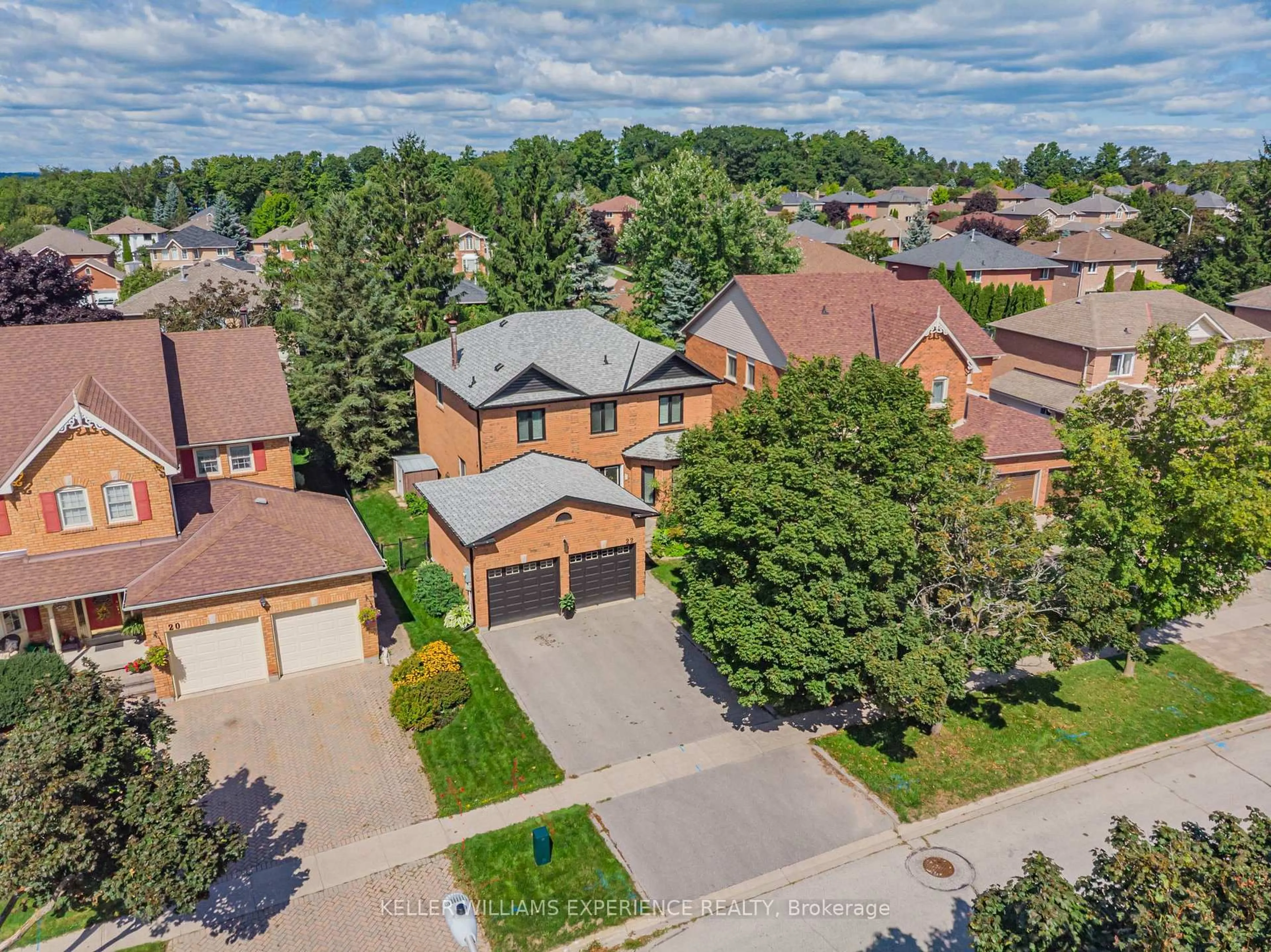 A pic from outside/outdoor area/front of a property/back of a property/a pic from drone, street for 22 River Ridge Rd, Barrie Ontario L4N 7G2