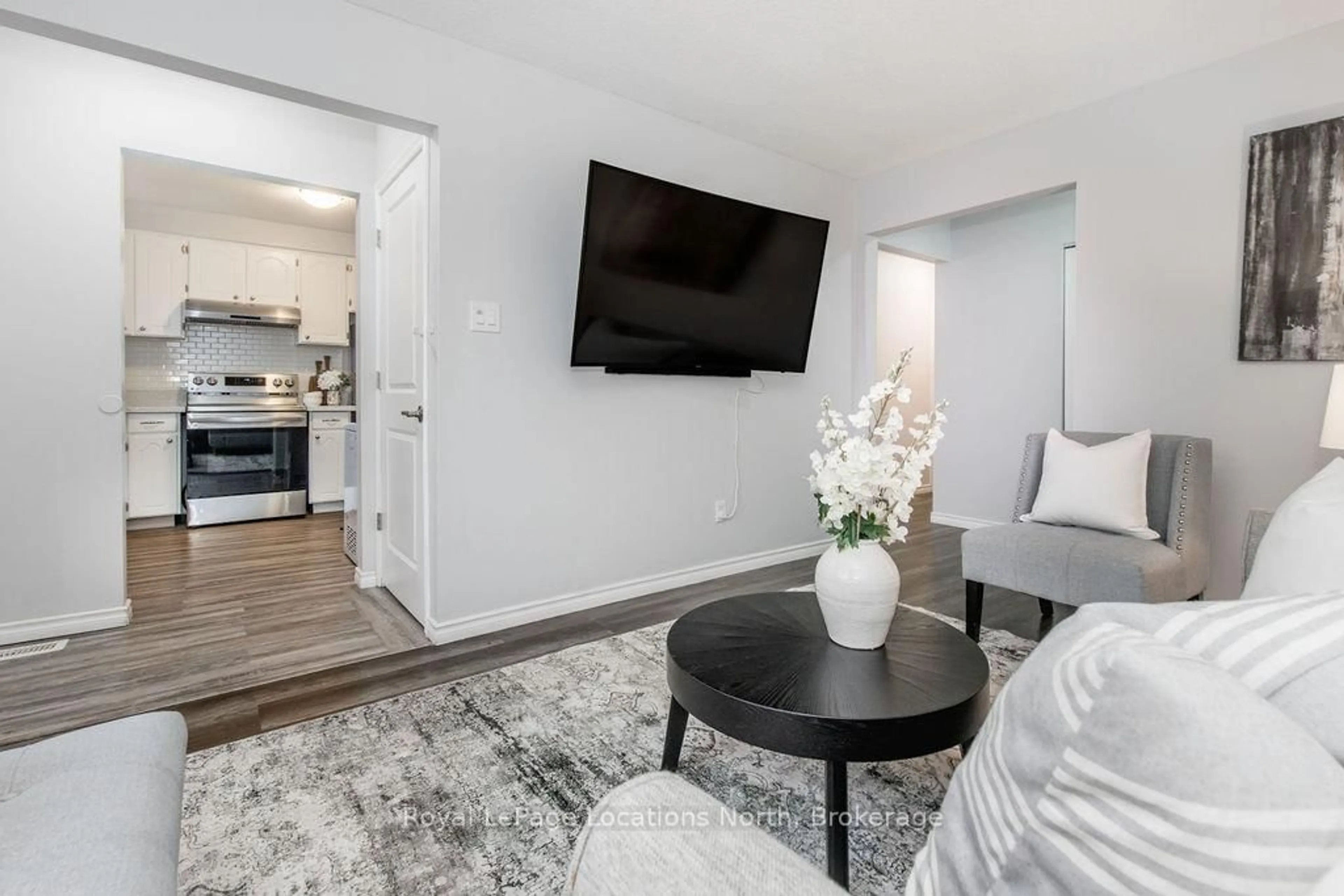 Living room with furniture, unknown for 83 Katherine St, Collingwood Ontario L9Y 3R3