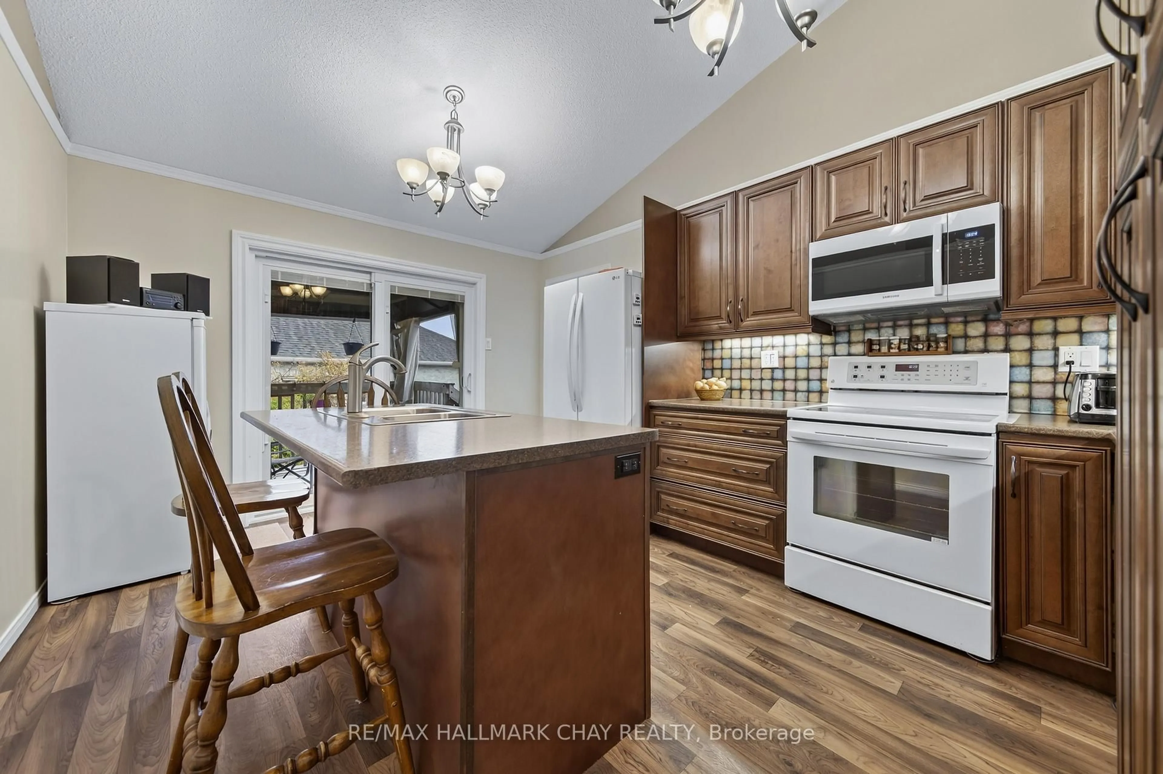 Open concept kitchen, unknown for 15 Webb St, Barrie Ontario L4N 6V2