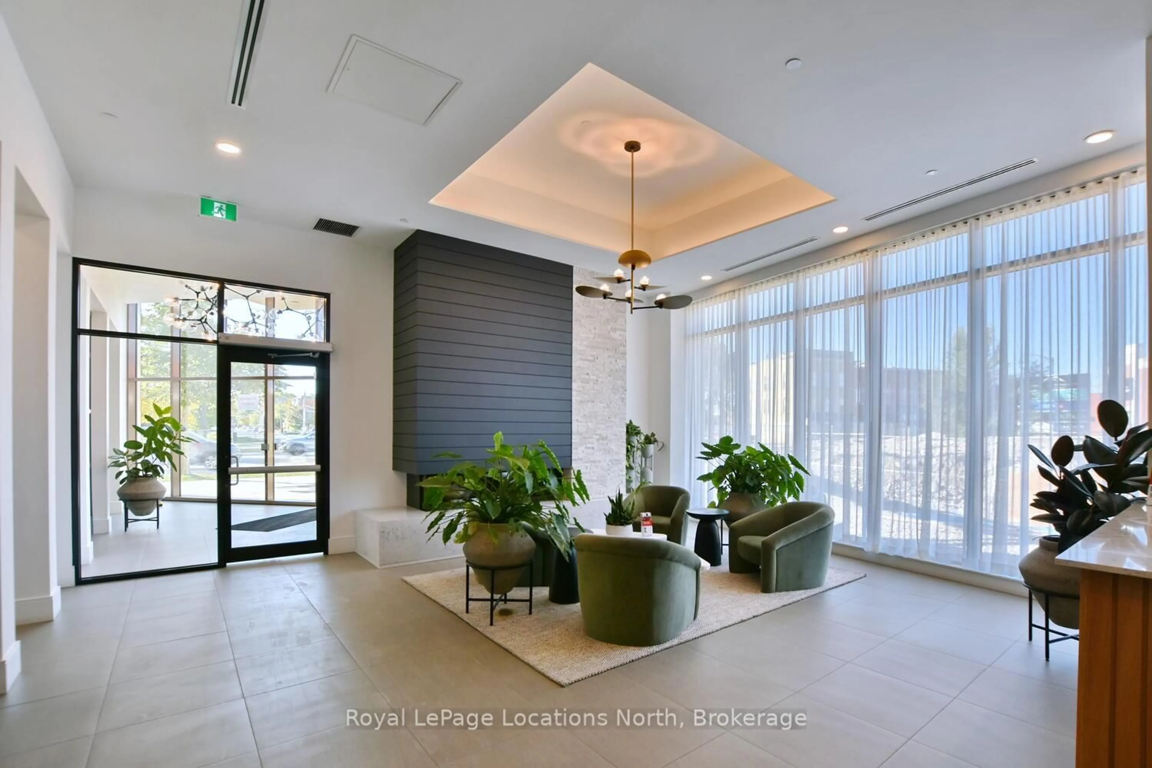 Indoor foyer for 31 Huron St #603, Collingwood Ontario L9Y 5T7