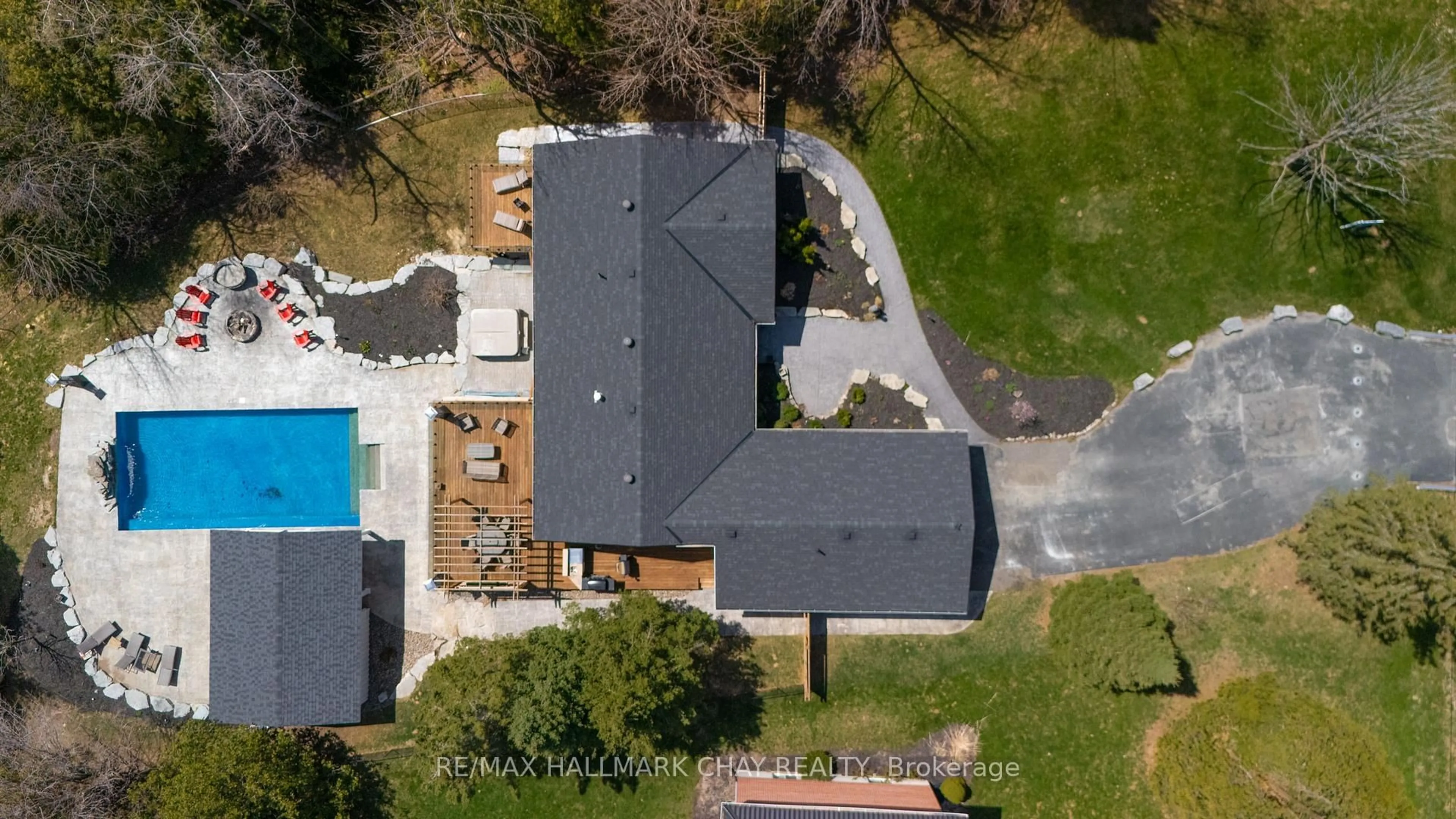 A pic from outside/outdoor area/front of a property/back of a property/a pic from drone, street for 7 Jodies Lane, Springwater Ontario L9X 0M4