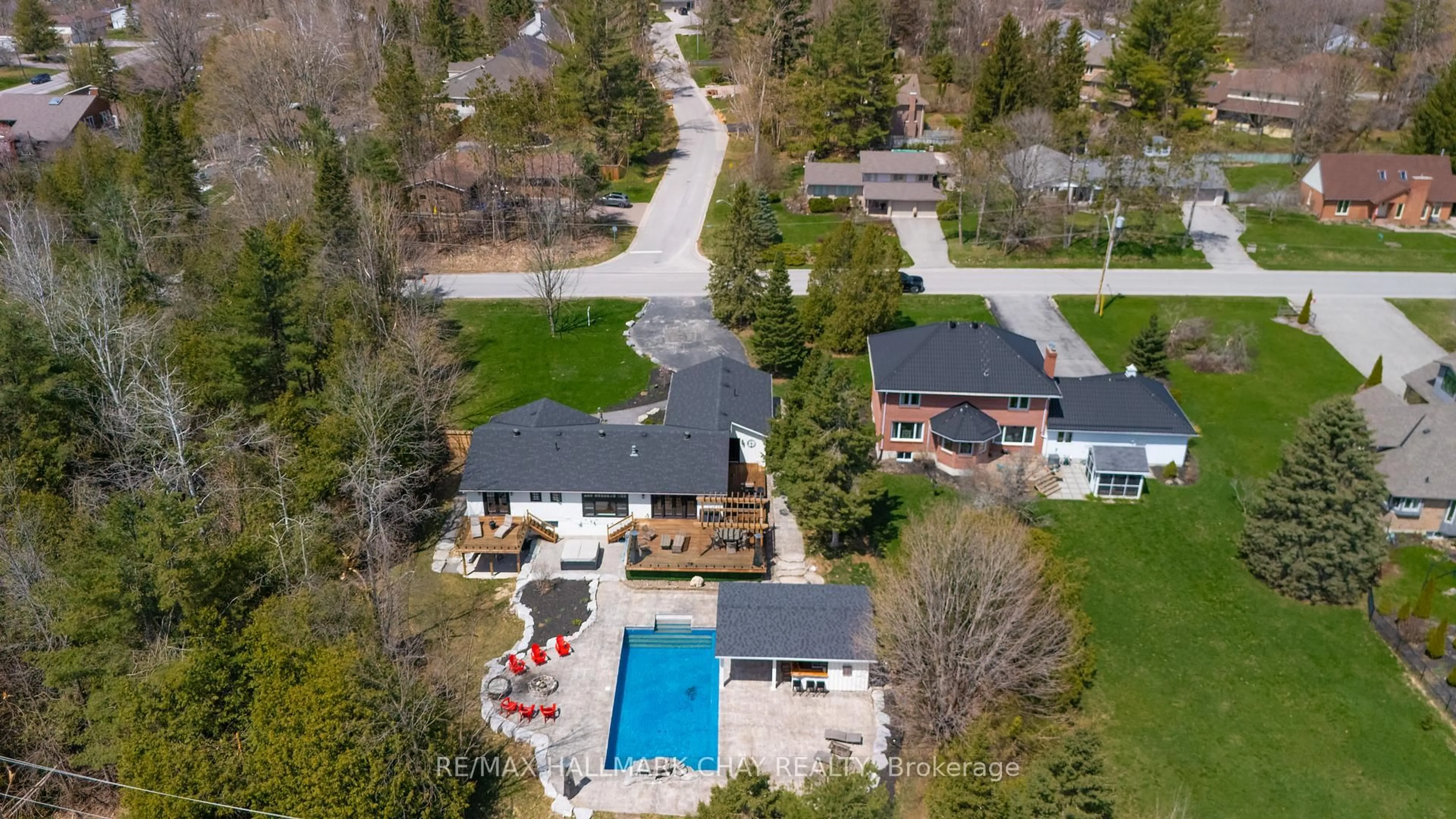 A pic from outside/outdoor area/front of a property/back of a property/a pic from drone, street for 7 Jodies Lane, Springwater Ontario L9X 0M4
