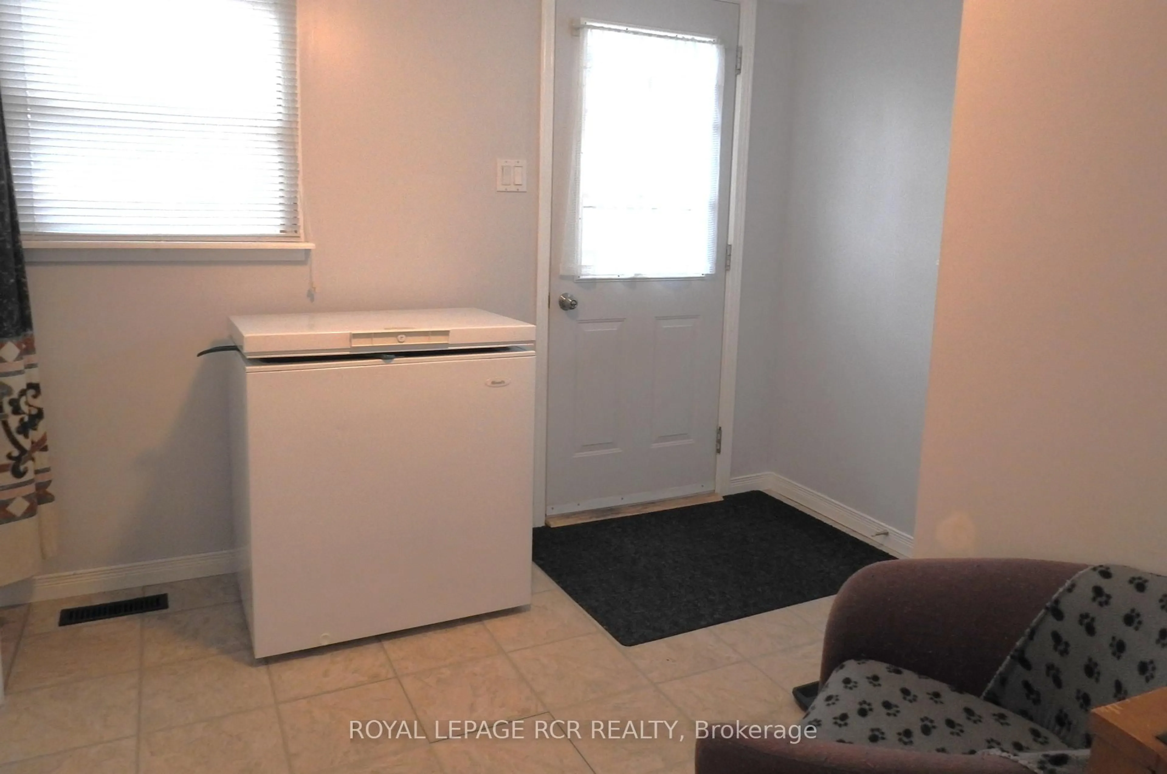 Unknown for 8 Fergushill Rd, Oro-Medonte Ontario L3V 0P9