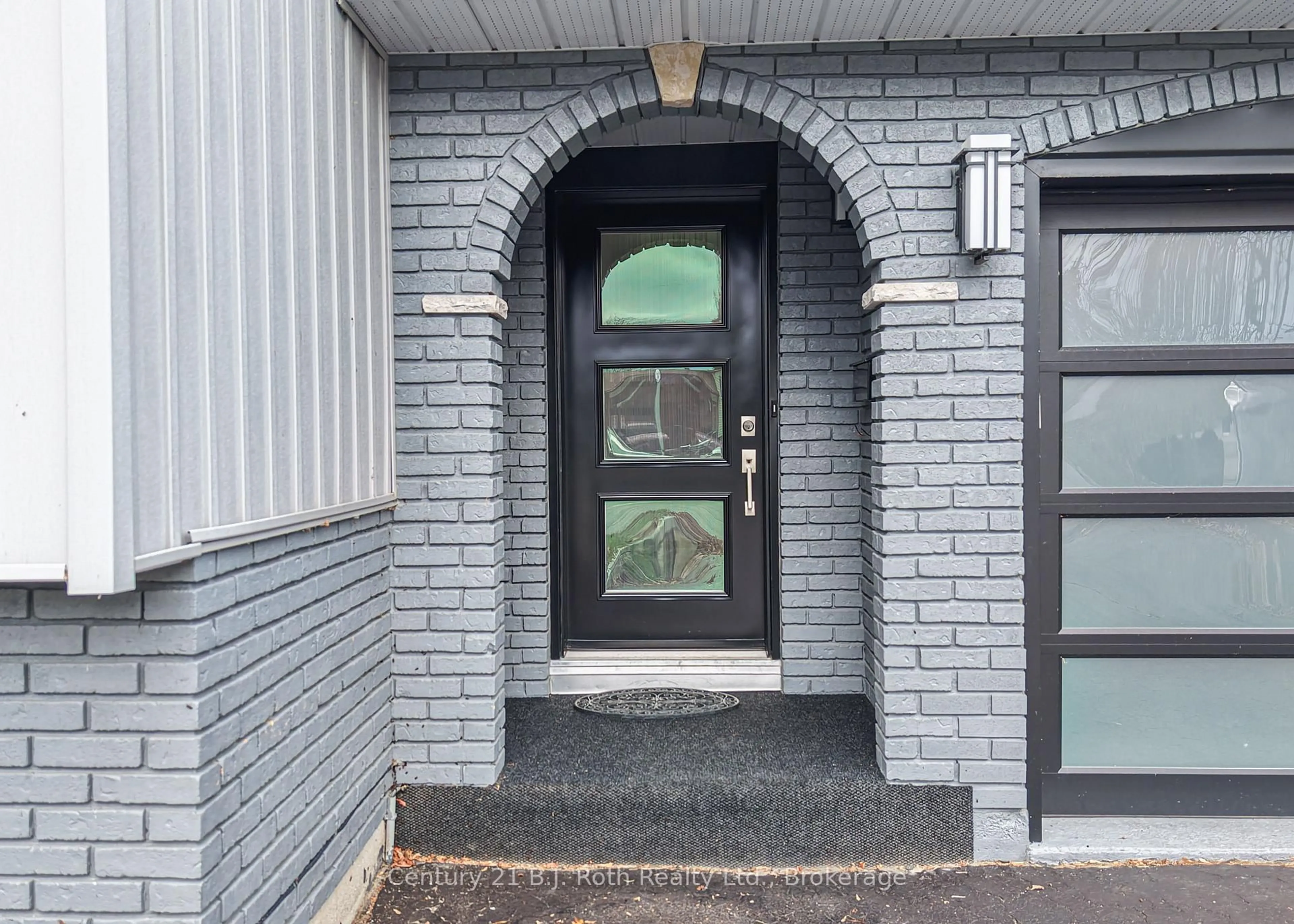 Indoor entryway for 12 Kehoe Crt, Orillia Ontario L3V 7B5