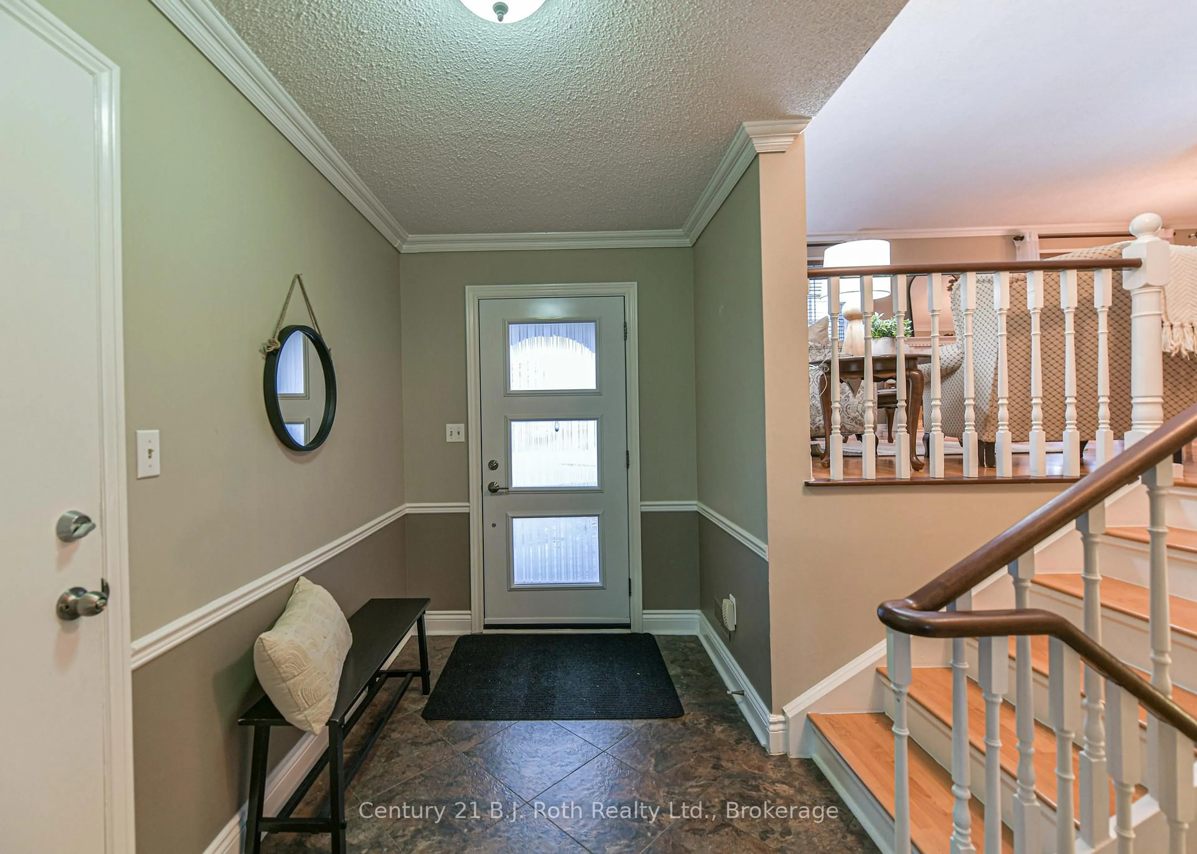 Indoor entryway for 12 Kehoe Crt, Orillia Ontario L3V 7B5