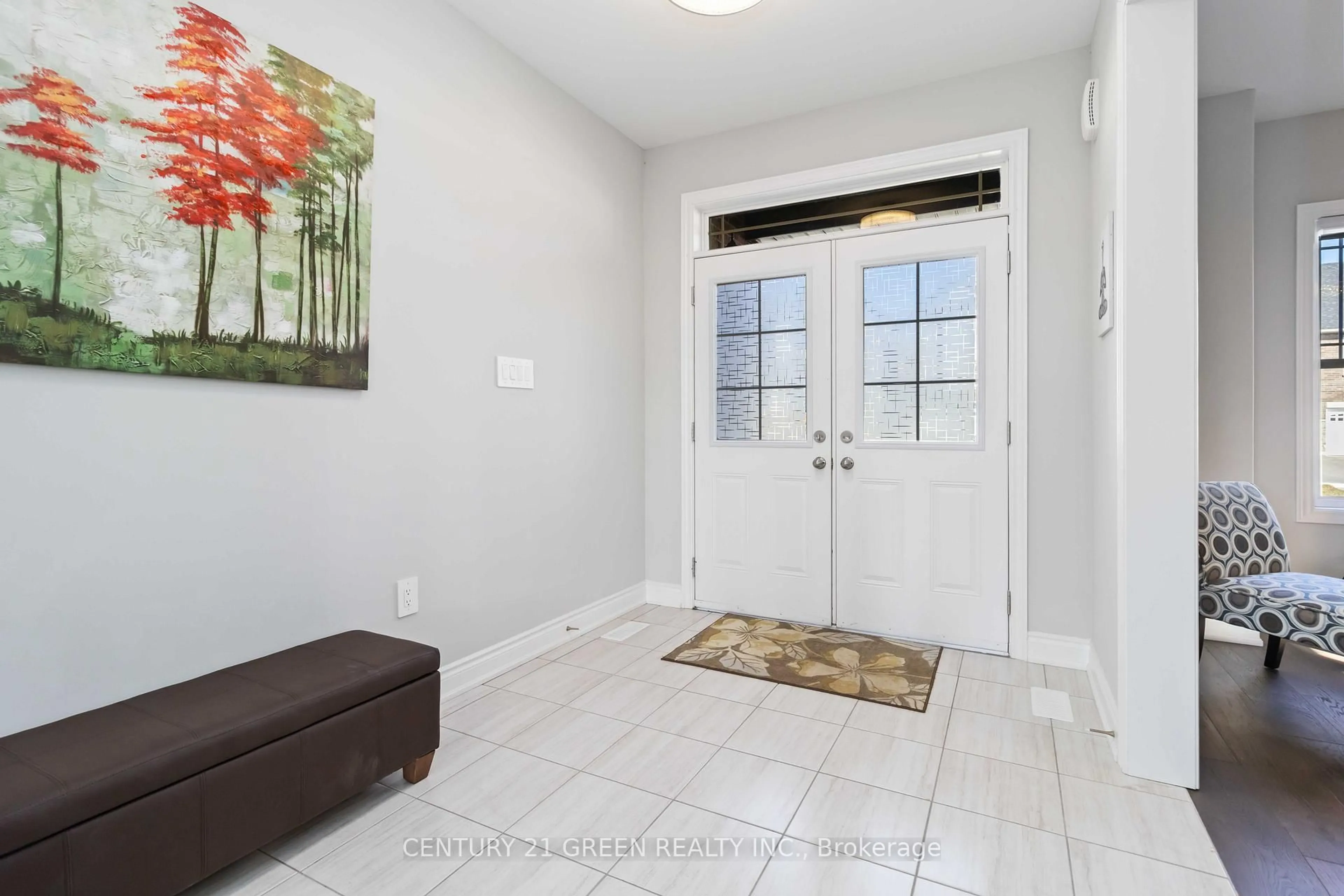 Indoor entryway for 3044 Sierra Dr, Orillia Ontario L3V 8L9