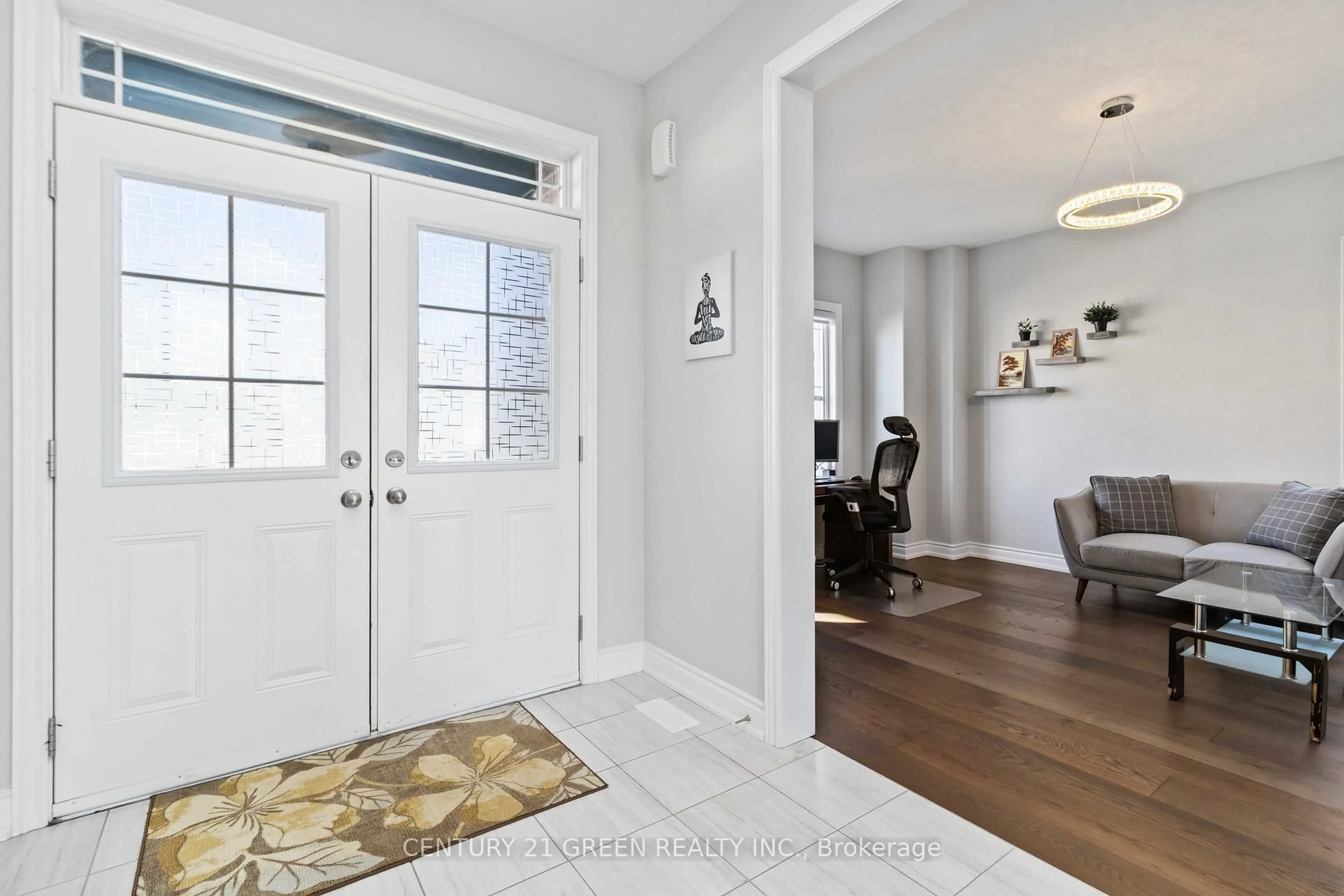 Indoor entryway for 3044 Sierra Dr, Orillia Ontario L3V 8L9