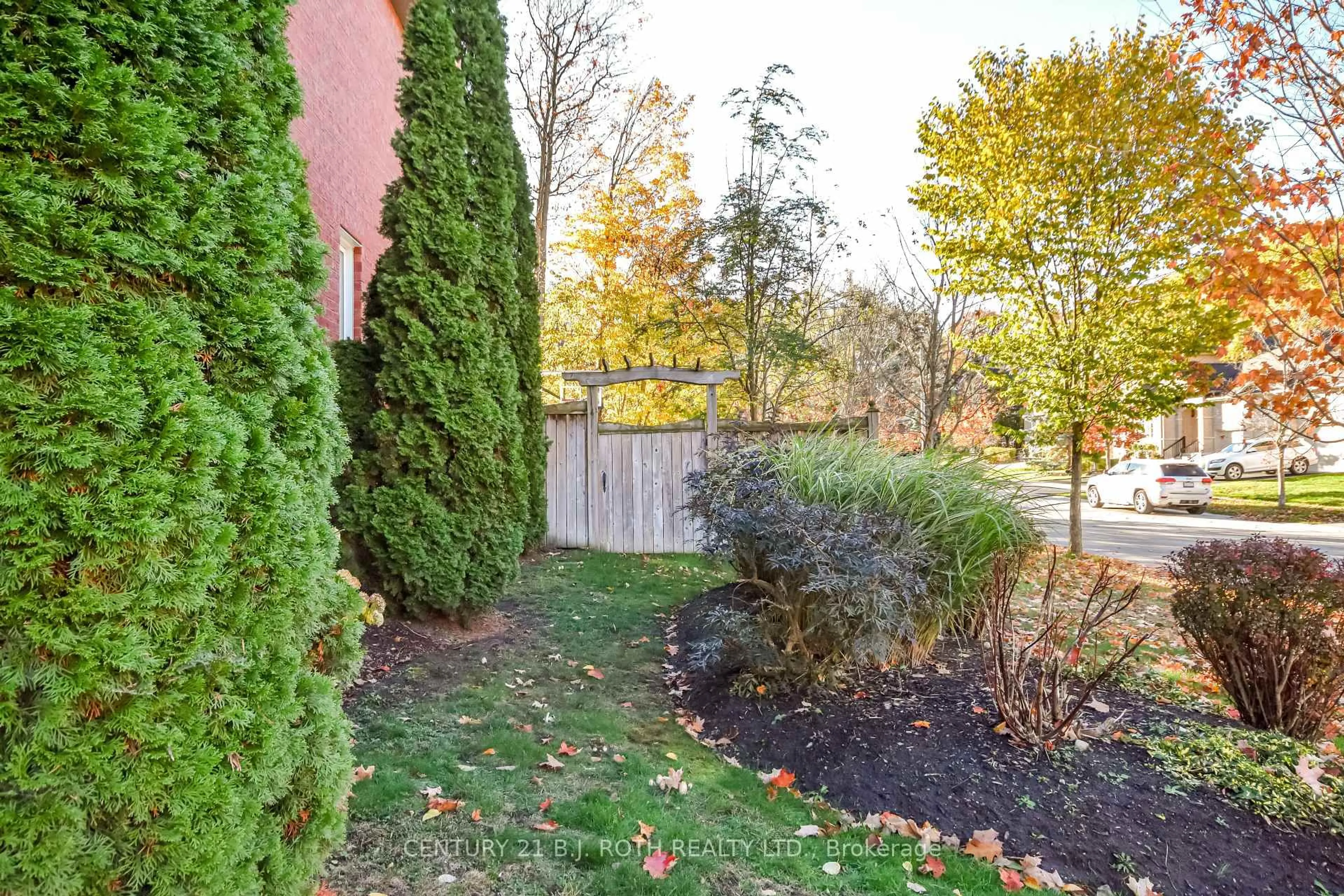 Patio, unknown for 38 Camelot Sq, Barrie Ontario L4M 0C3