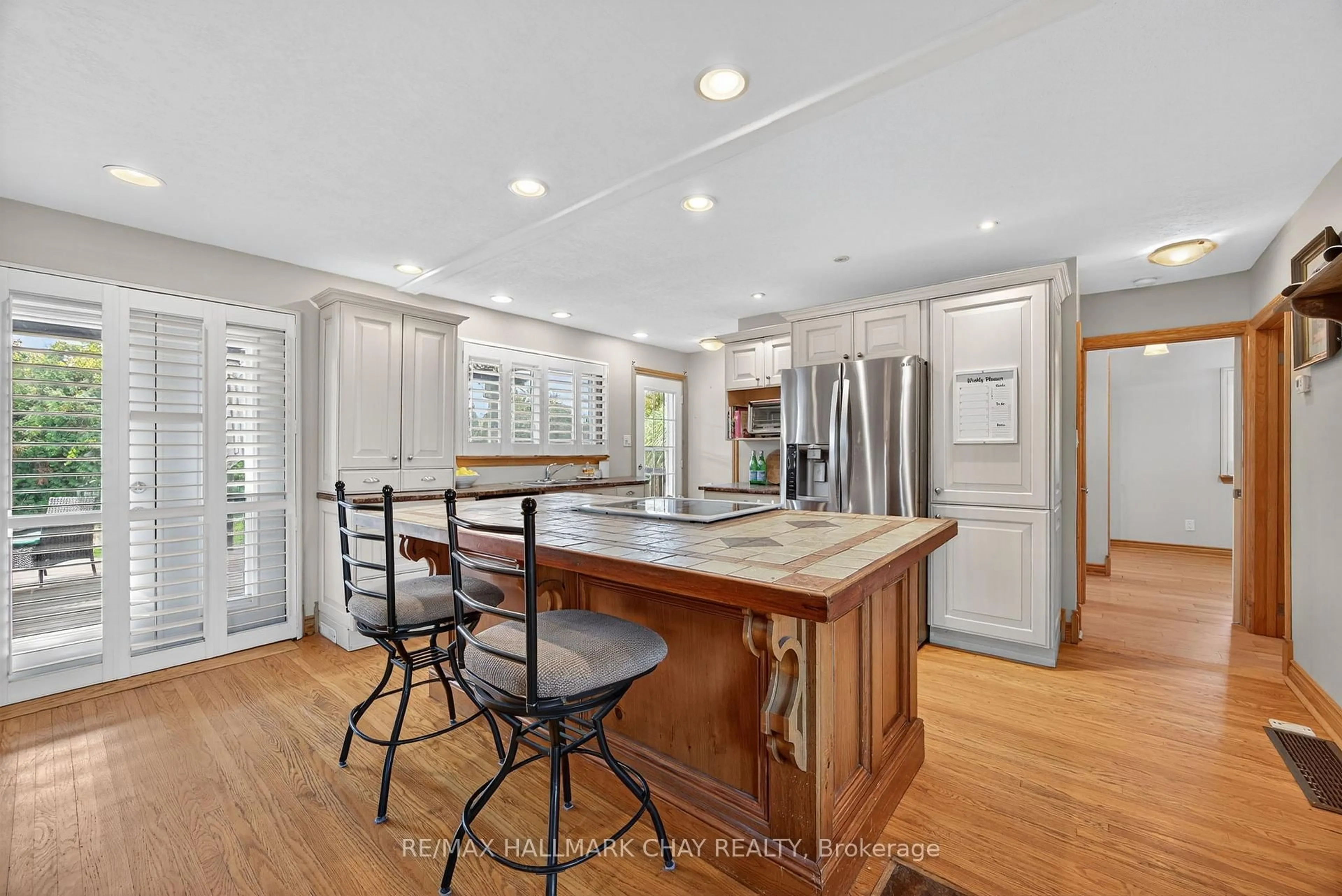 Open concept kitchen, ceramic/tile floor for 451 Jamieson Dr, Orillia Ontario L3V 4Y6