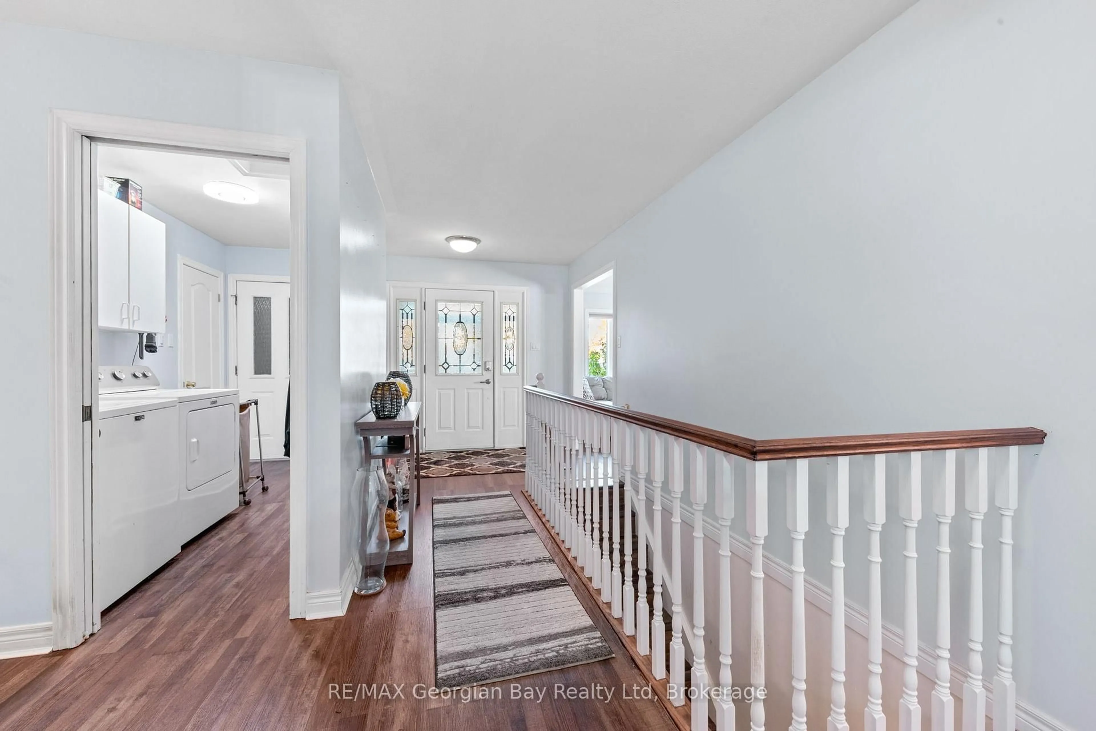 Indoor entryway for 925 Dominion Ave, Midland Ontario L4R 4W2