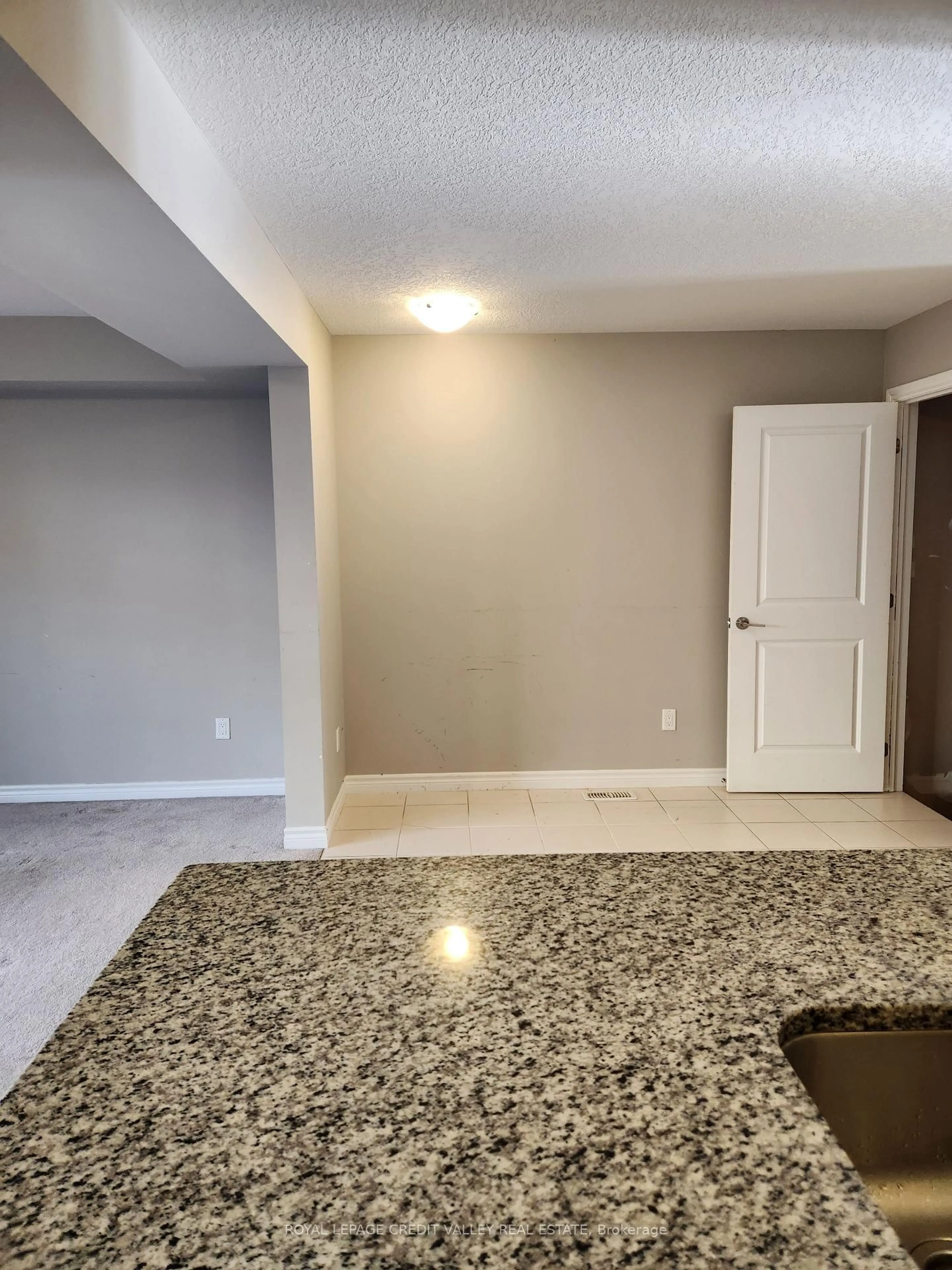 A pic of a room for 984 Wright Dr, Midland Ontario L4R 0E4