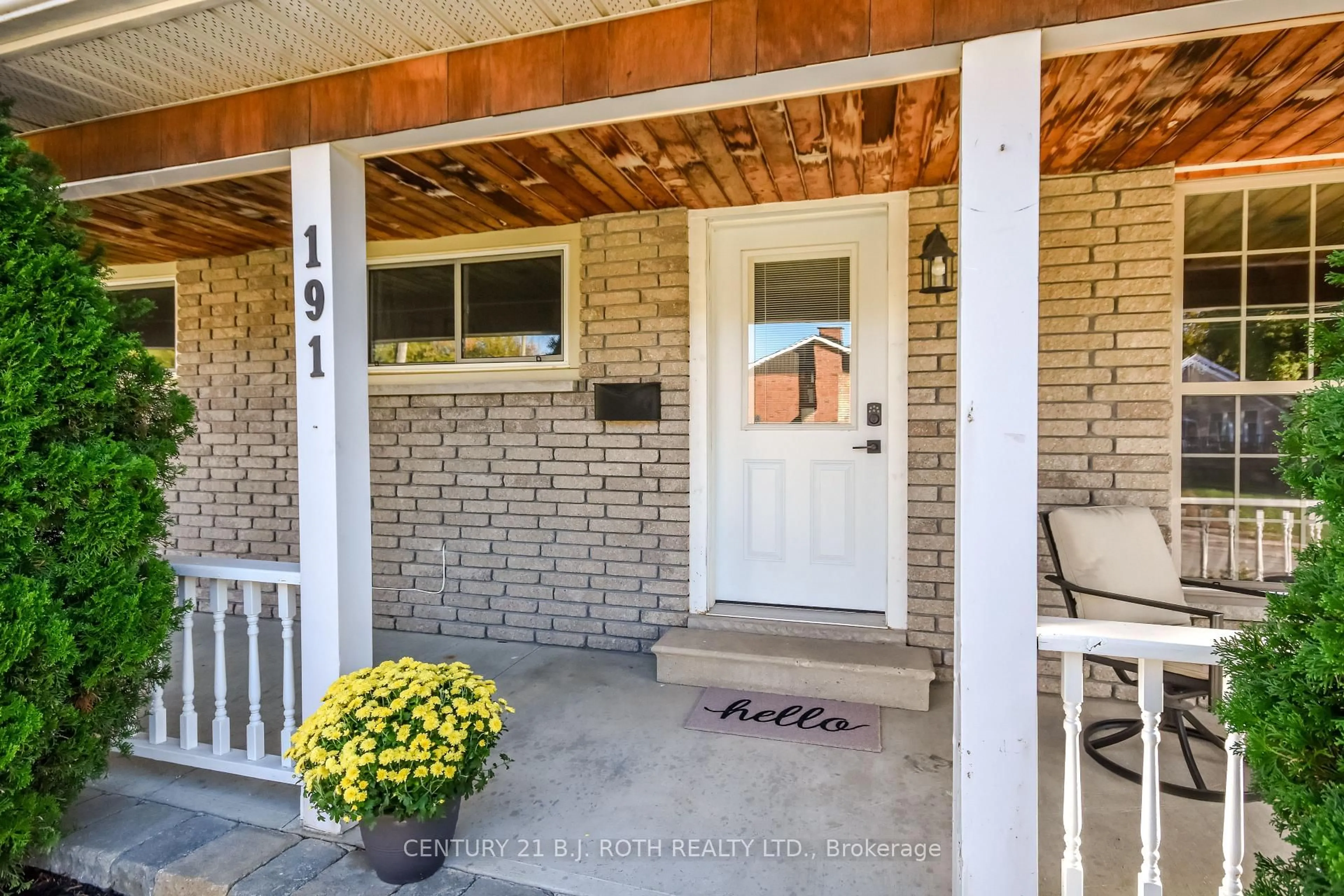 Indoor entryway for 191 George St, Midland Ontario L4R 2W3