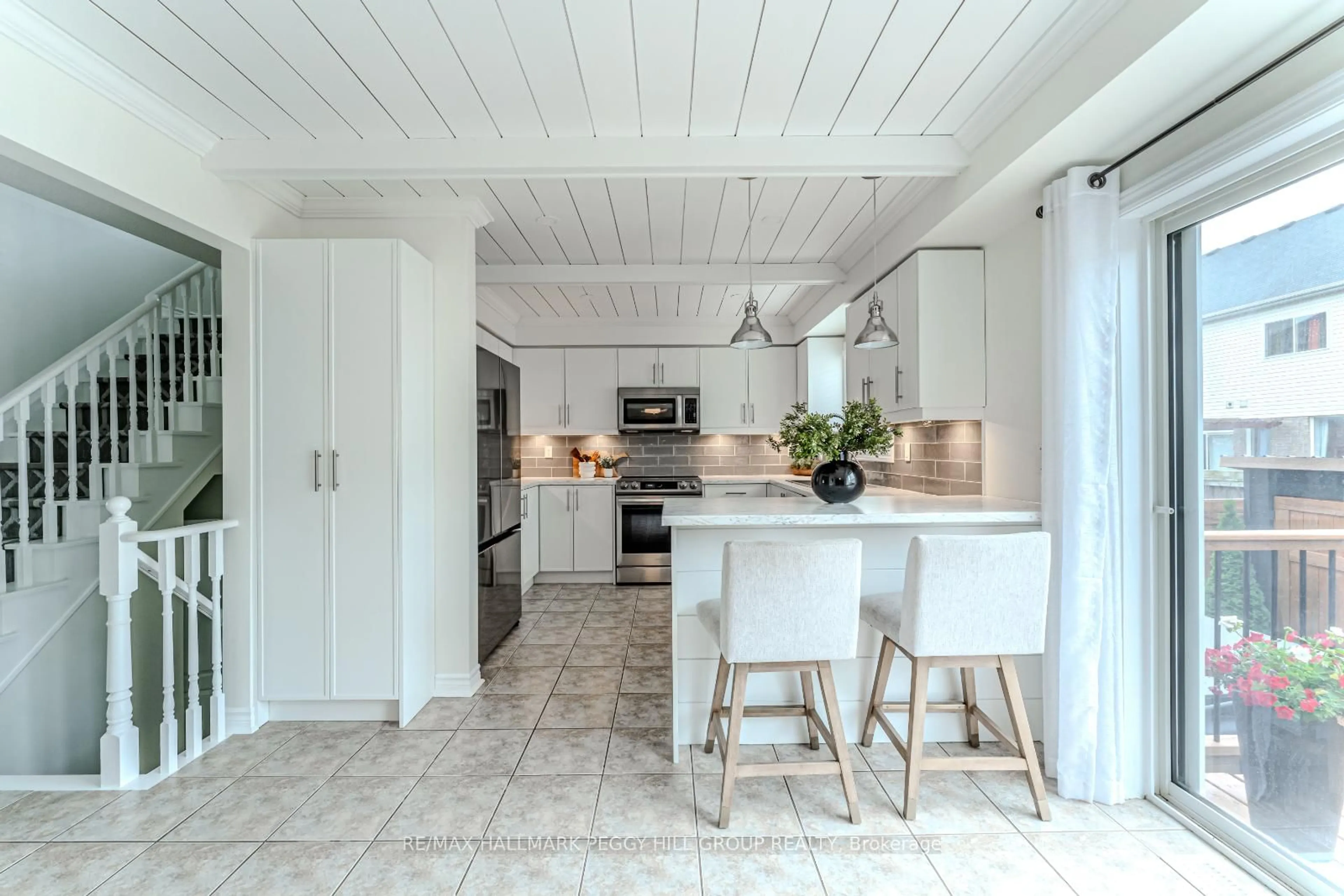 Open concept kitchen, ceramic/tile floor for 14 Regina Rd, Barrie Ontario L4M 7J1