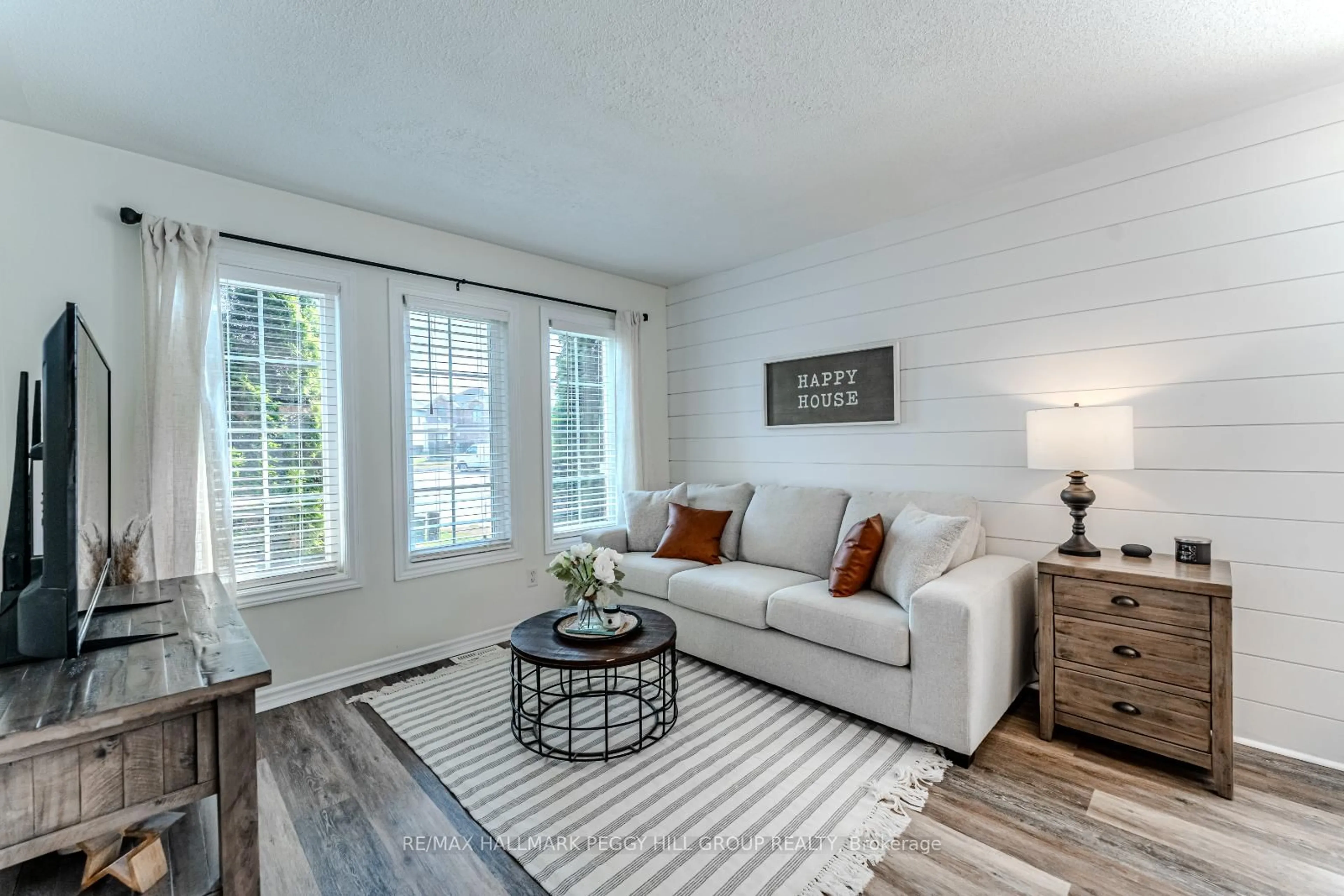 Living room with furniture, unknown for 14 Regina Rd, Barrie Ontario L4M 7J1