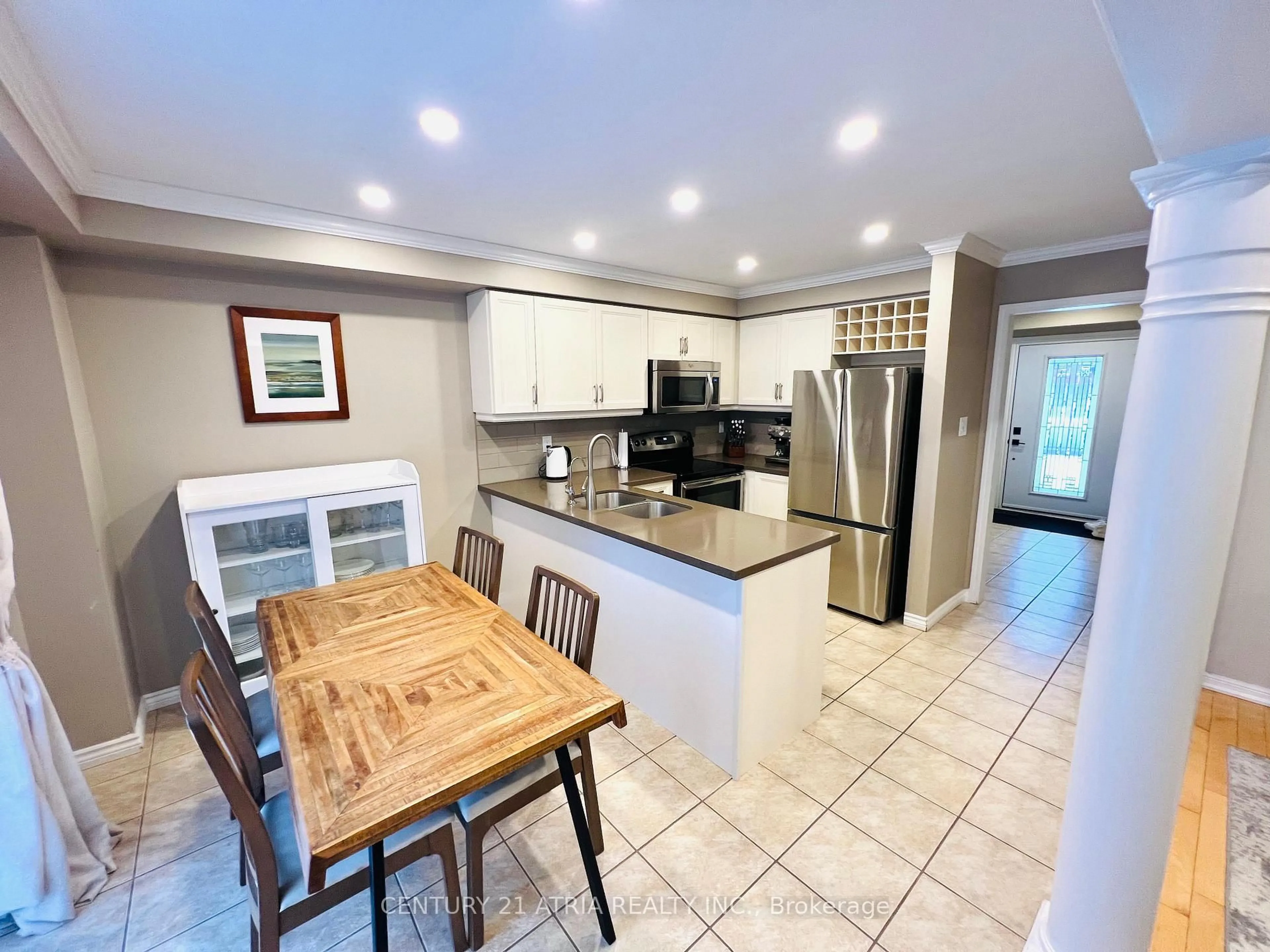 Open concept kitchen, ceramic/tile floor for 19 Bird St, Barrie Ontario L4N 0X4