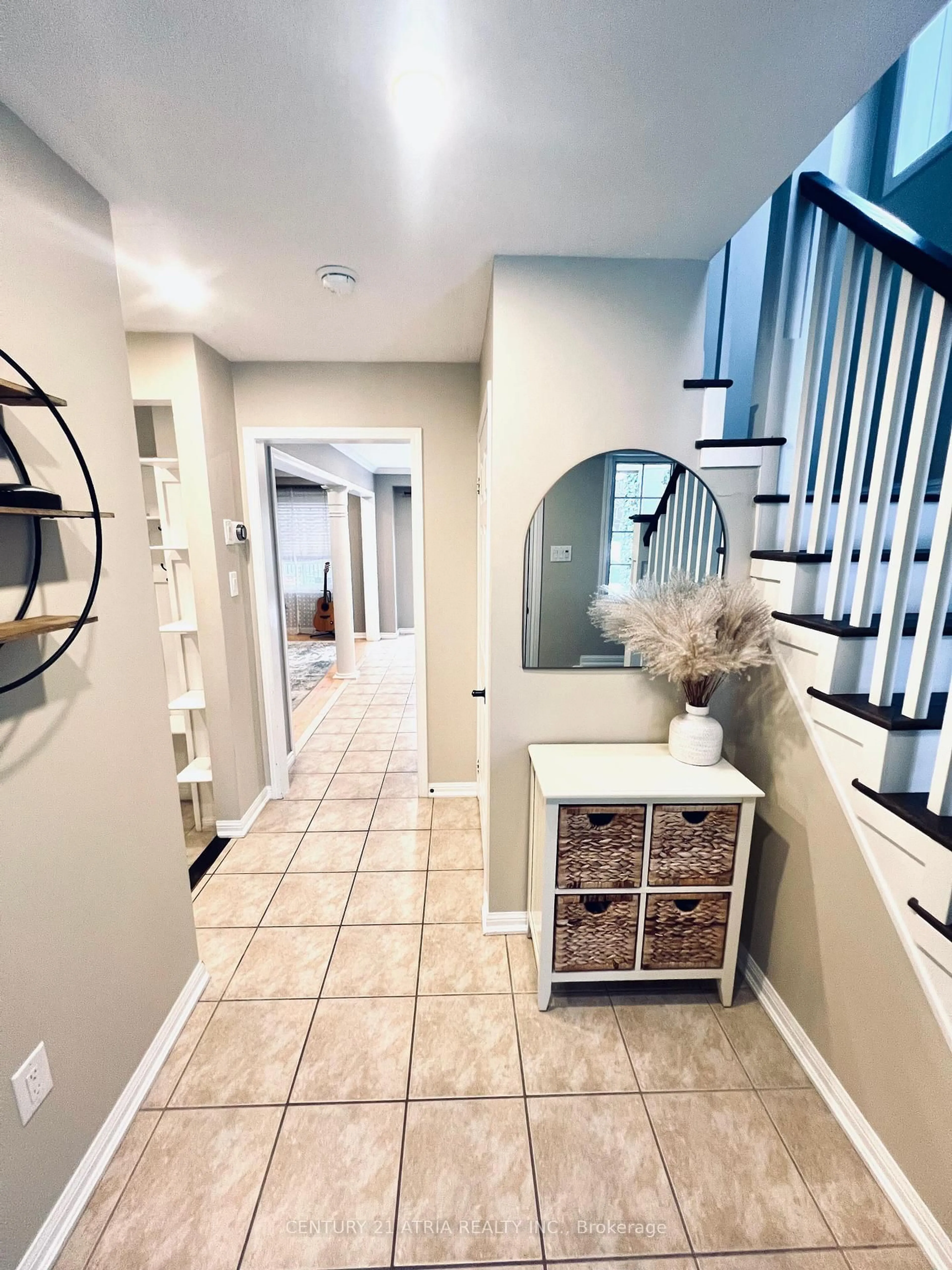 Indoor entryway for 19 Bird St, Barrie Ontario L4N 0X4