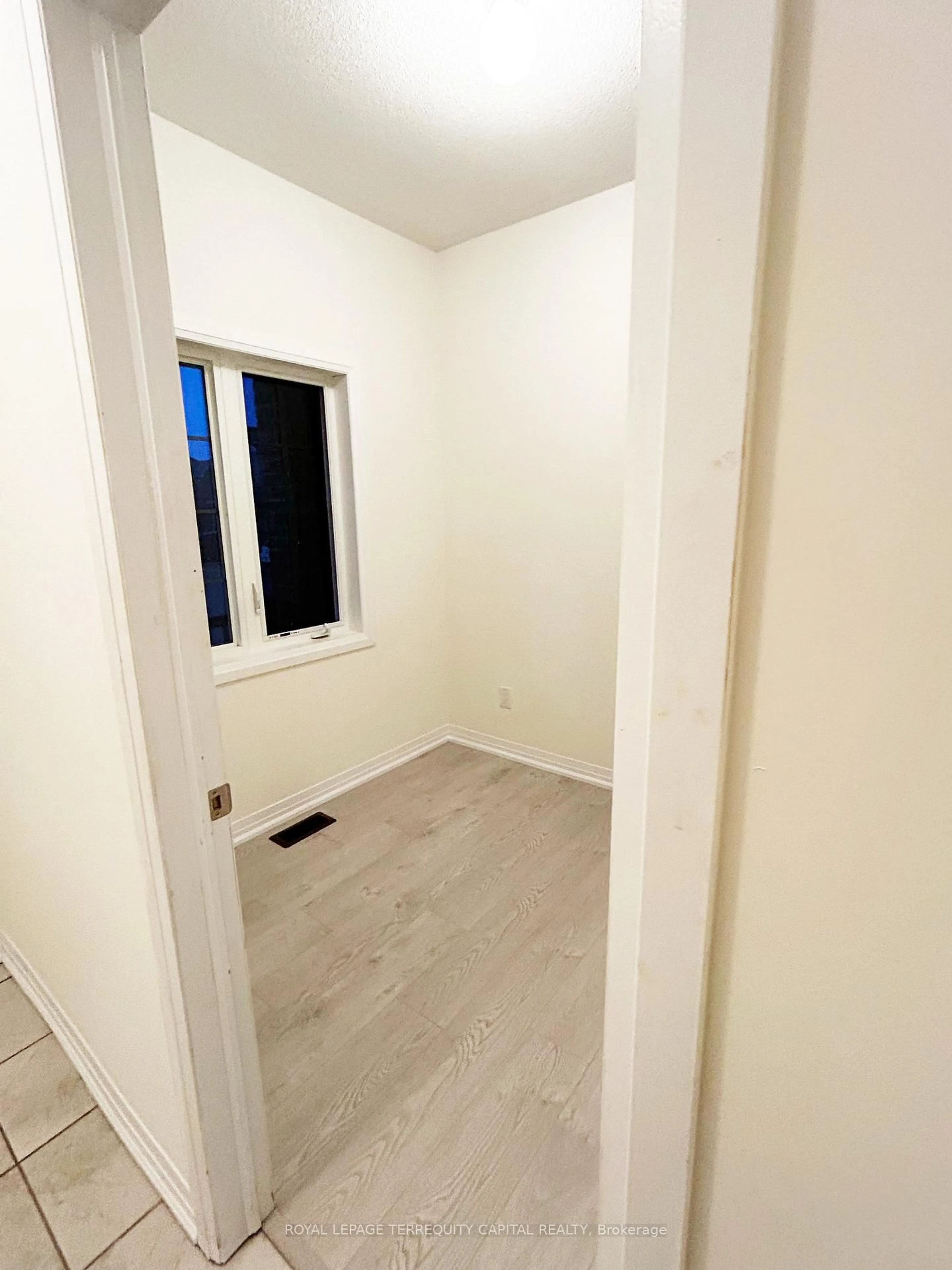 A pic of a room for 11 Bedford Estates Cres, Barrie Ontario L4N 9K5