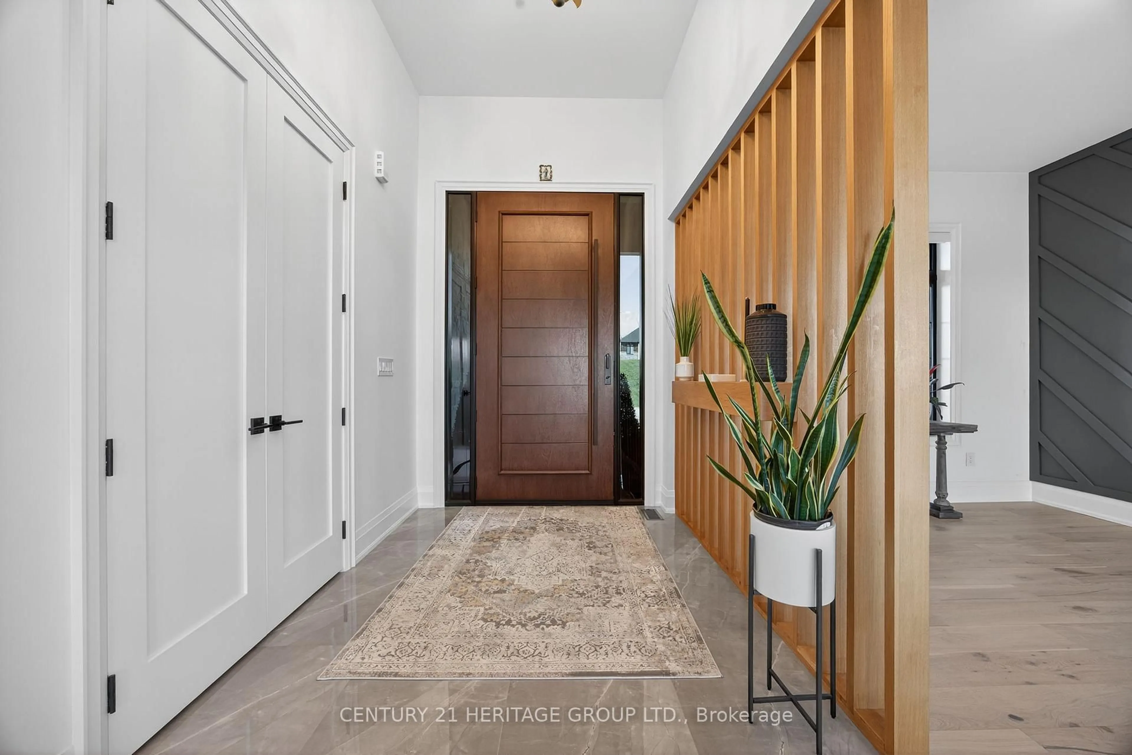 Indoor entryway for 7 Caldwell Dr, Oro-Medonte Ontario L0L 2L0