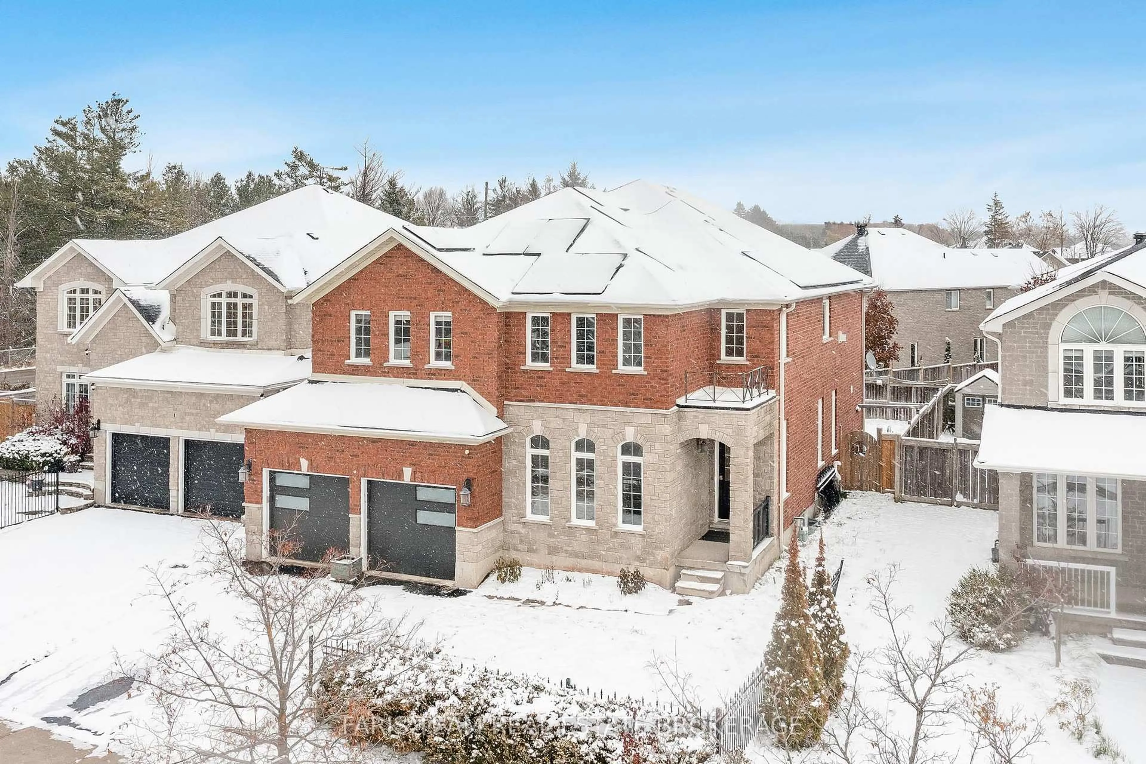 A pic from outside/outdoor area/front of a property/back of a property/a pic from drone, street for 3 Prince William Way, Barrie Ontario L4N 0Y9