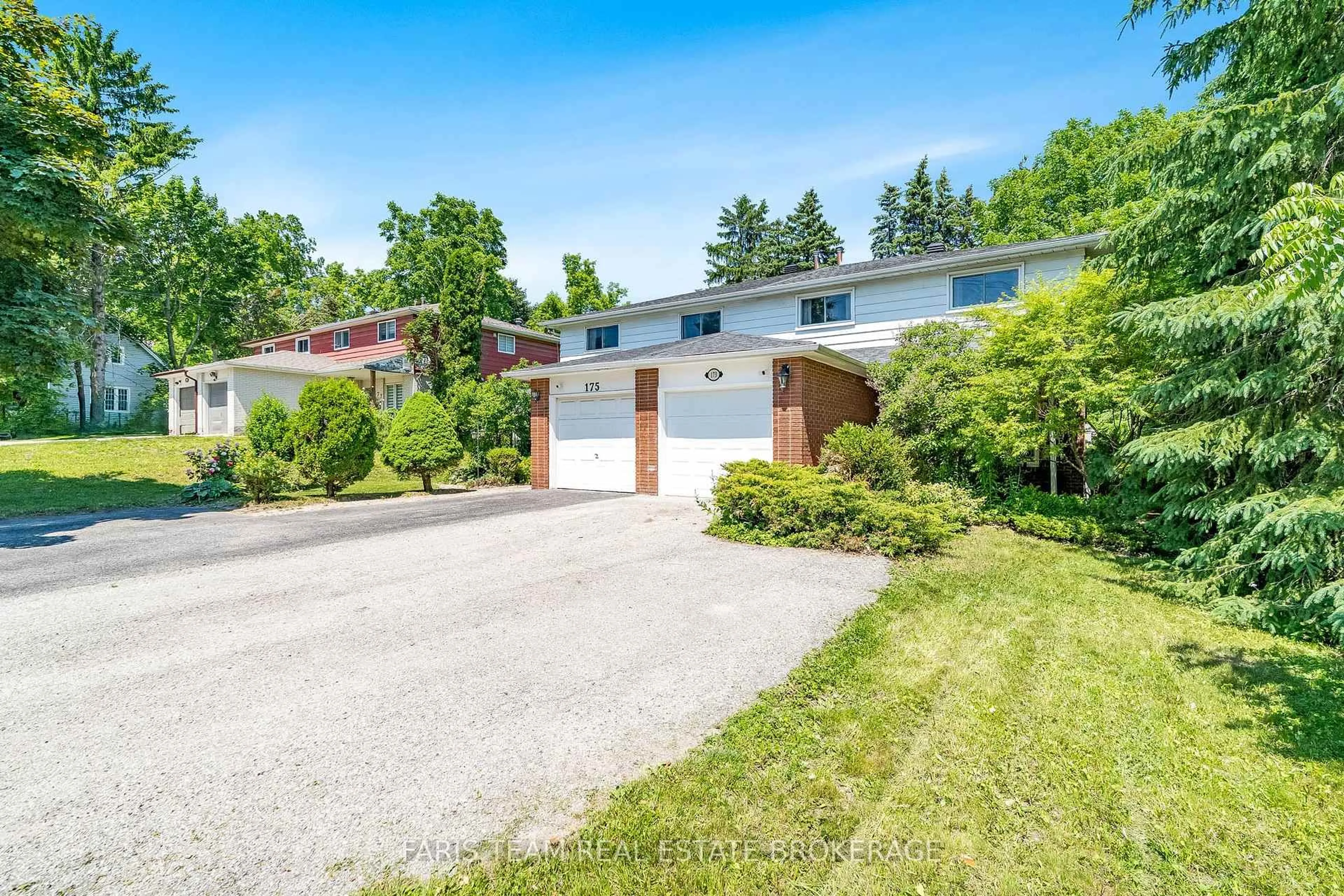 A pic from outside/outdoor area/front of a property/back of a property/a pic from drone, street for 173 Toronto St, Barrie Ontario L4N 1V6