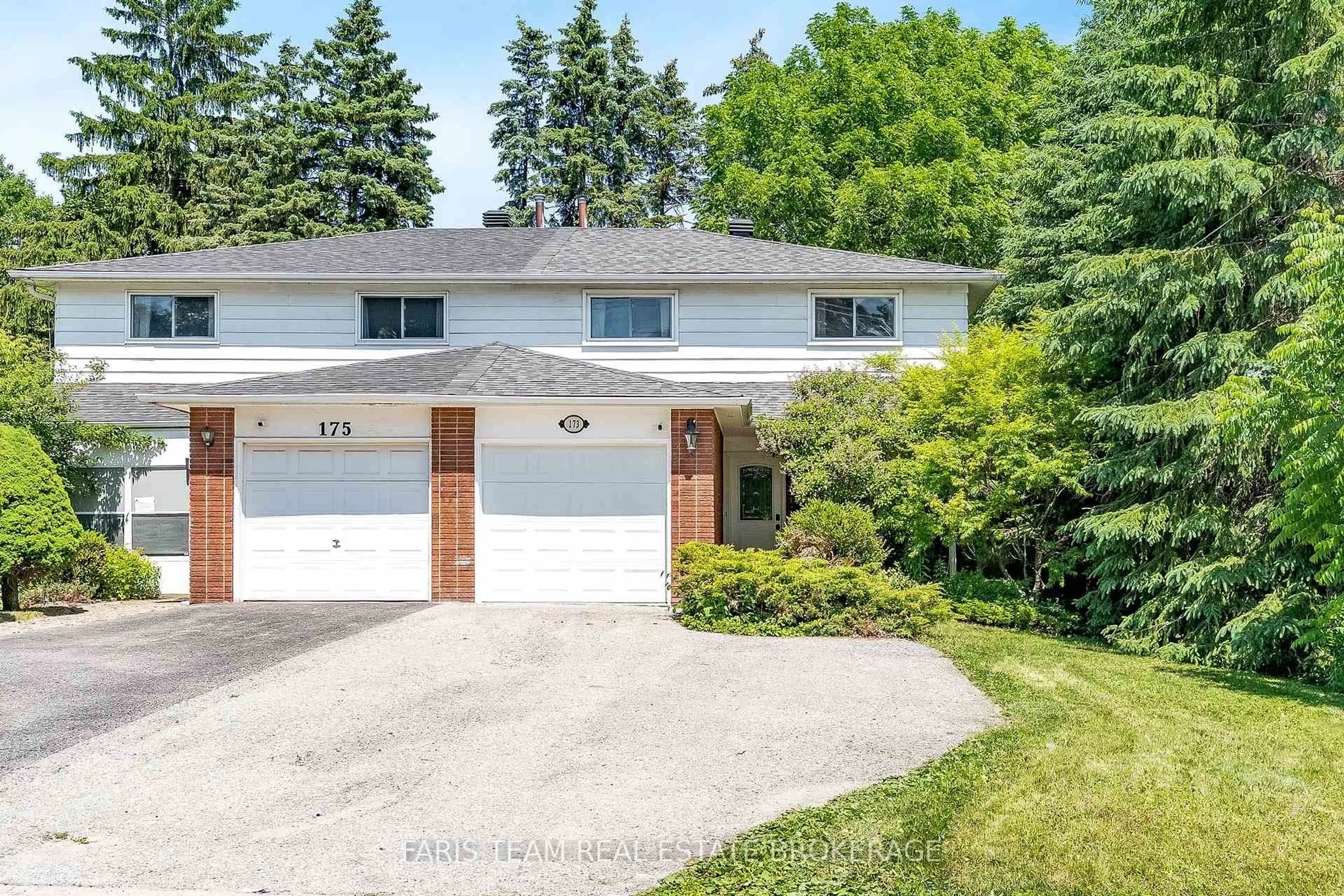 A pic from outside/outdoor area/front of a property/back of a property/a pic from drone, street for 173 Toronto St, Barrie Ontario L4N 1V6