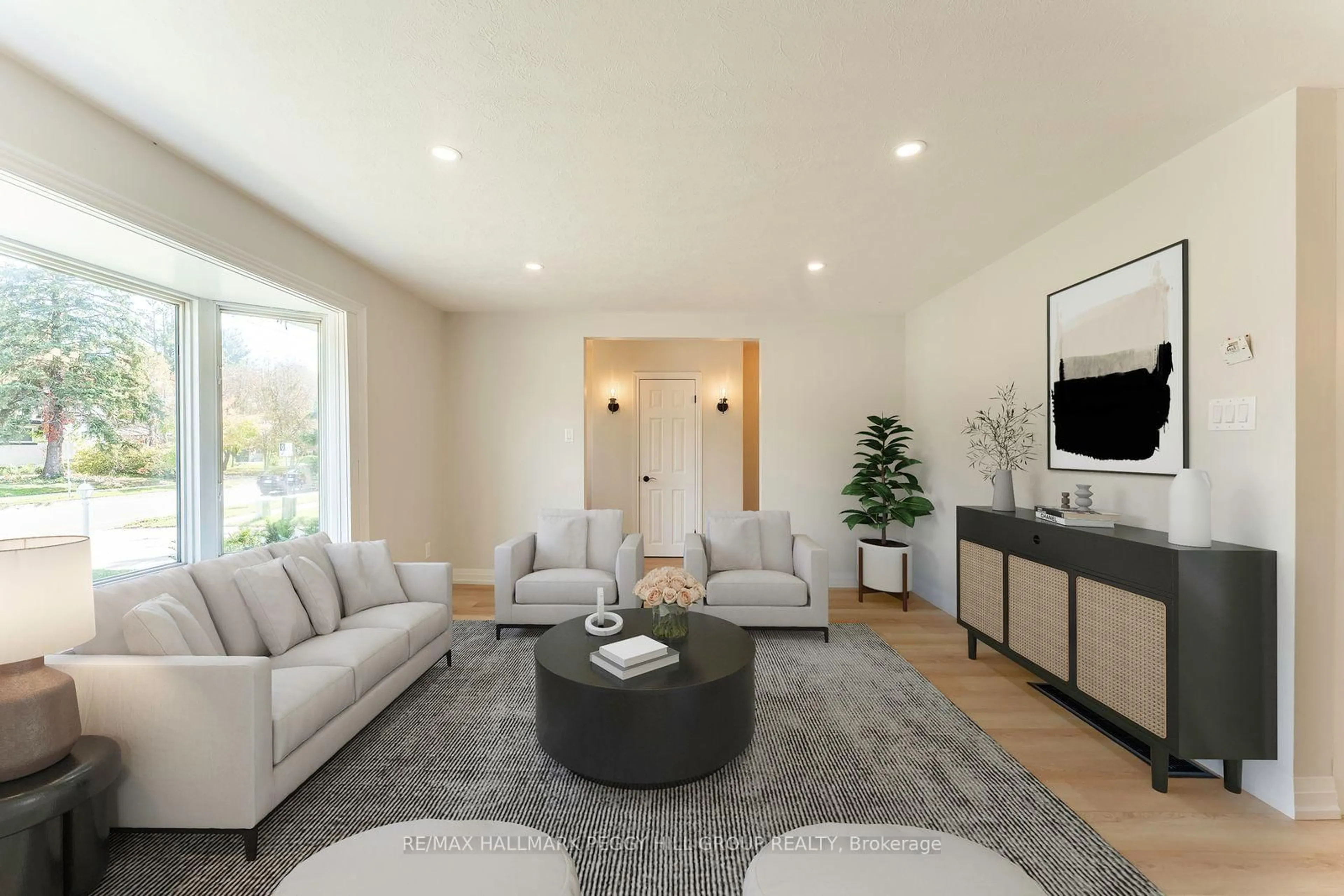 Living room with furniture, unknown for 262 Duckworth St, Barrie Ontario L4M 3X2