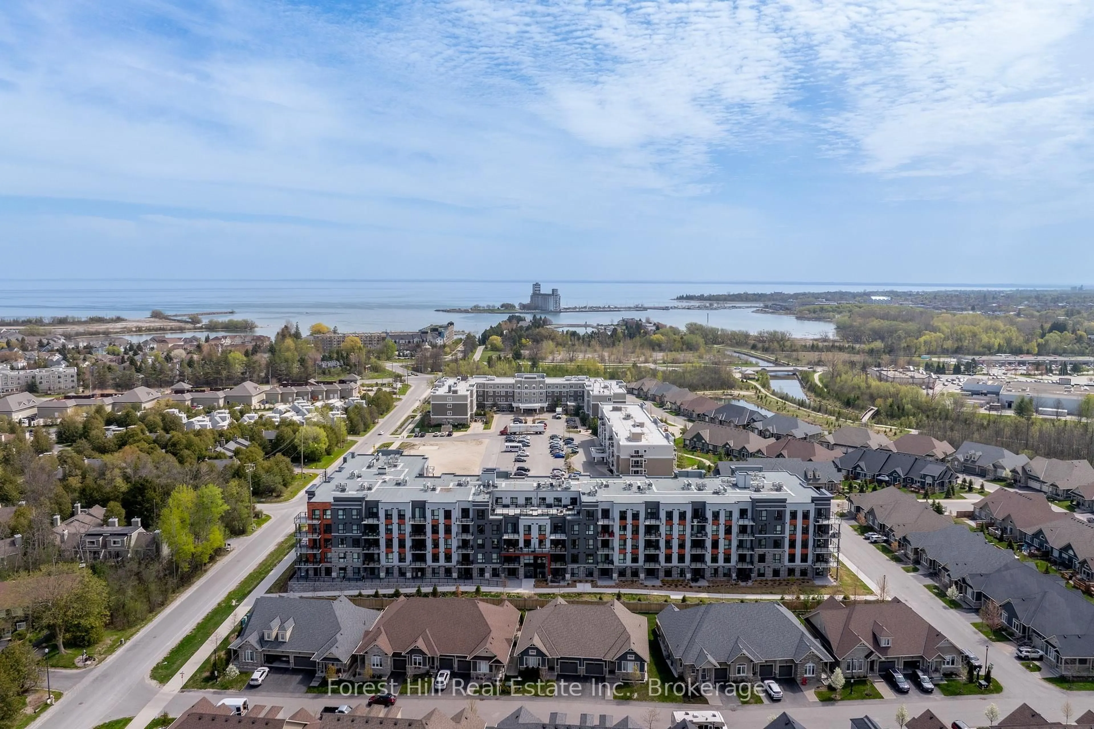 A pic from outside/outdoor area/front of a property/back of a property/a pic from drone, water/lake/river/ocean view for 4 Kimberly Lane #518, Collingwood Ontario L9Y 5T6