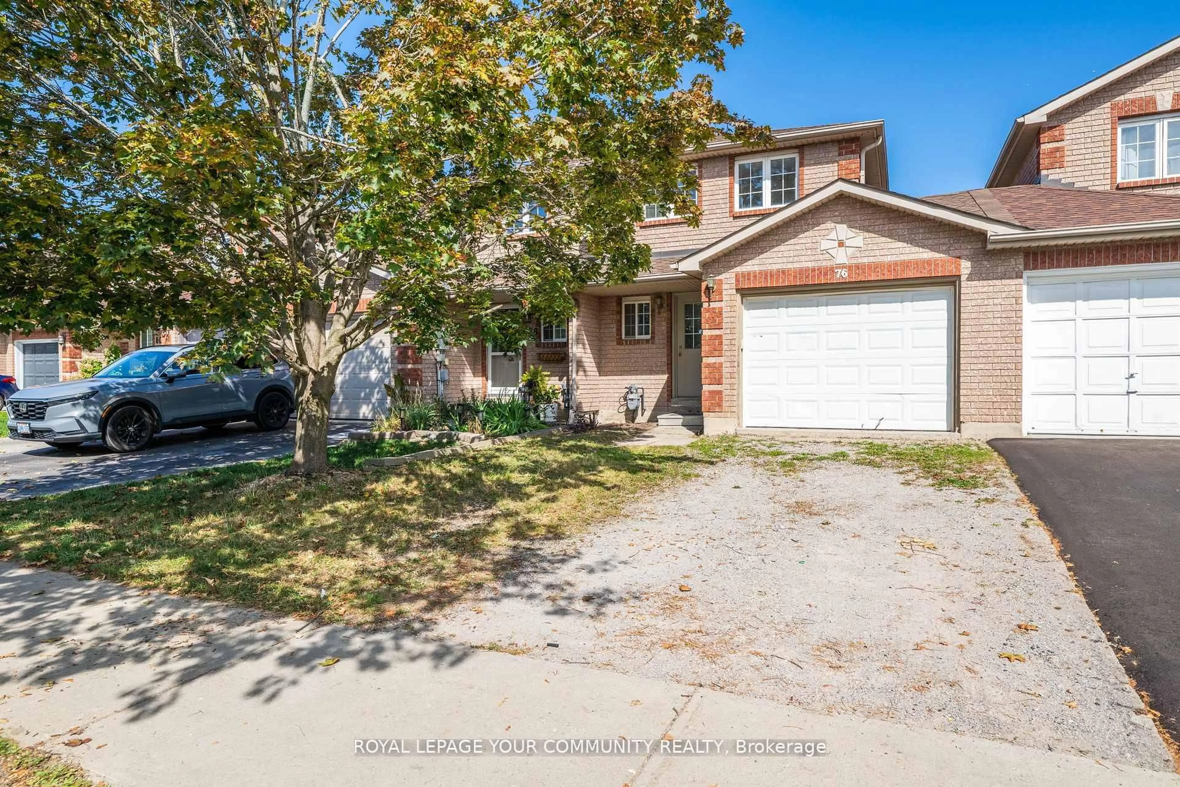 A pic from outside/outdoor area/front of a property/back of a property/a pic from drone, street for 76 Cheltenham Rd, Barrie Ontario L4M 6S7