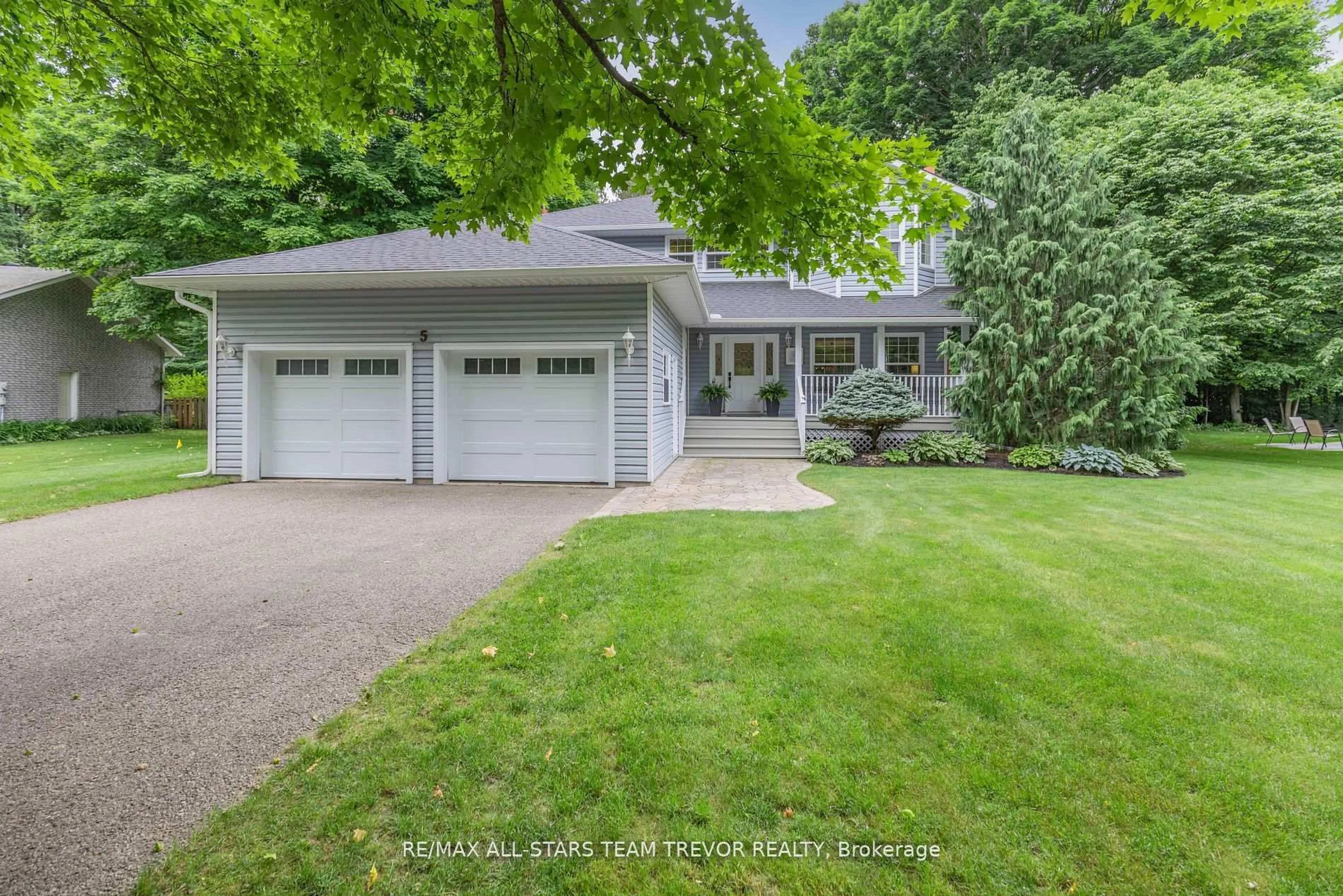 Home with vinyl exterior material, street for 5 Bailey Cres, Tiny Ontario L0L 2T0