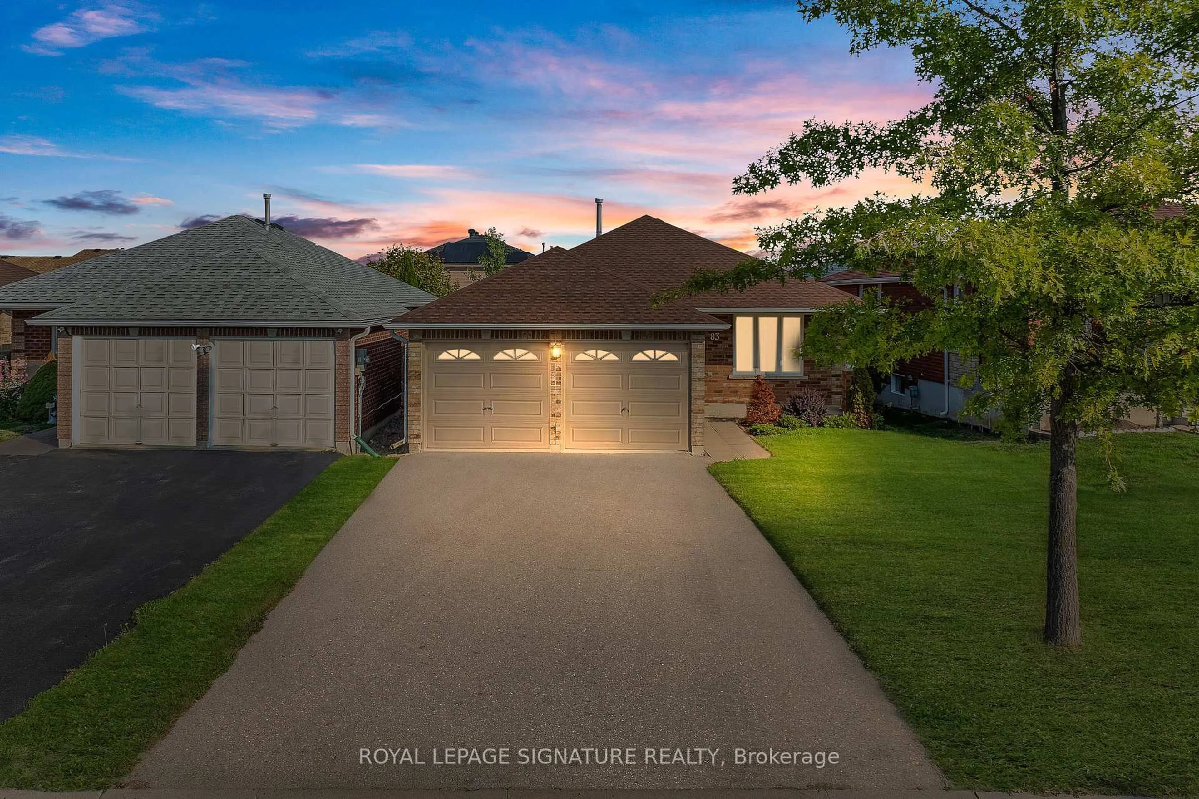 A pic from outside/outdoor area/front of a property/back of a property/a pic from drone, unknown for 83 Sun King Cres, Barrie Ontario L4M 7K4