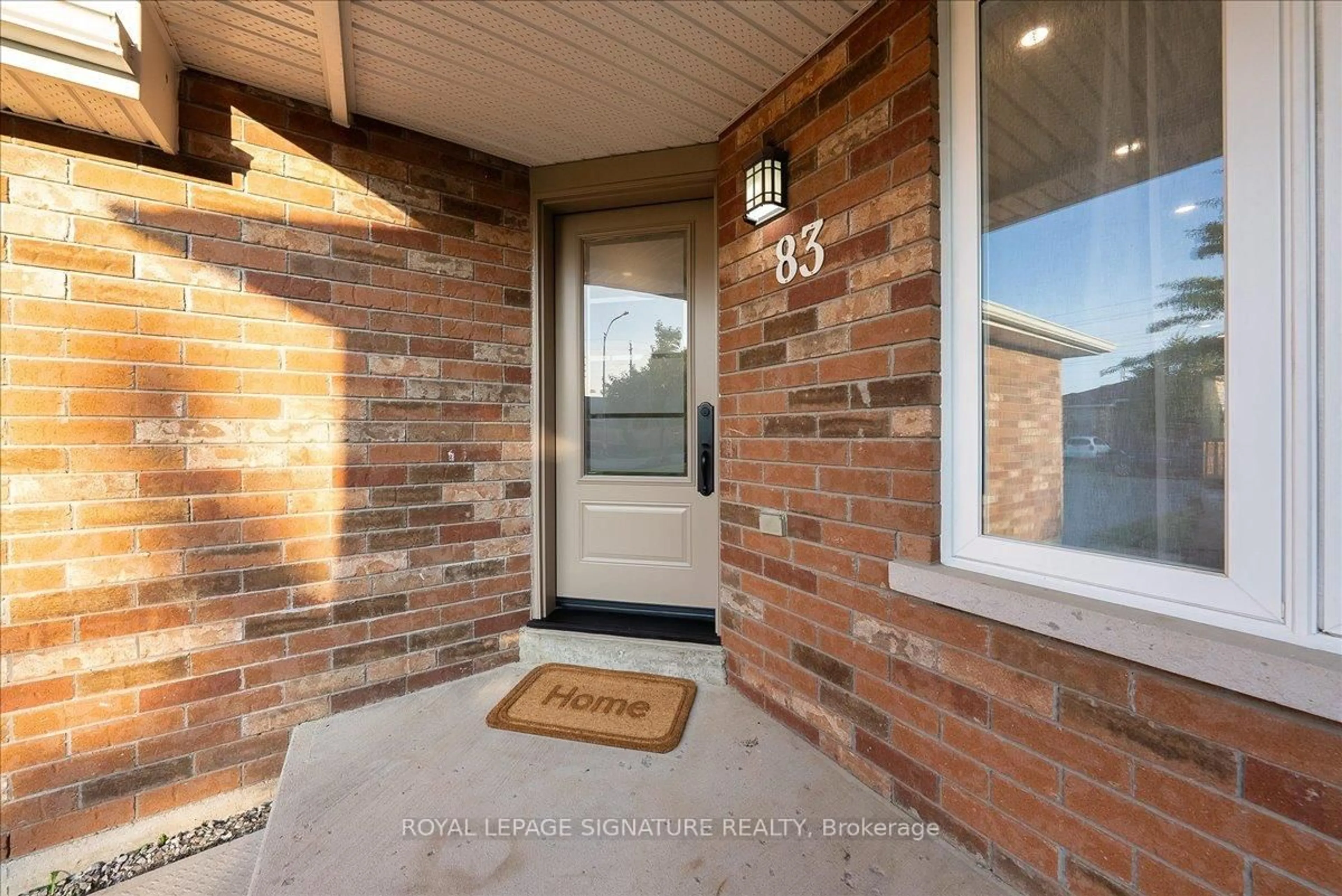 Indoor entryway for 83 Sun King Cres, Barrie Ontario L4M 7K4