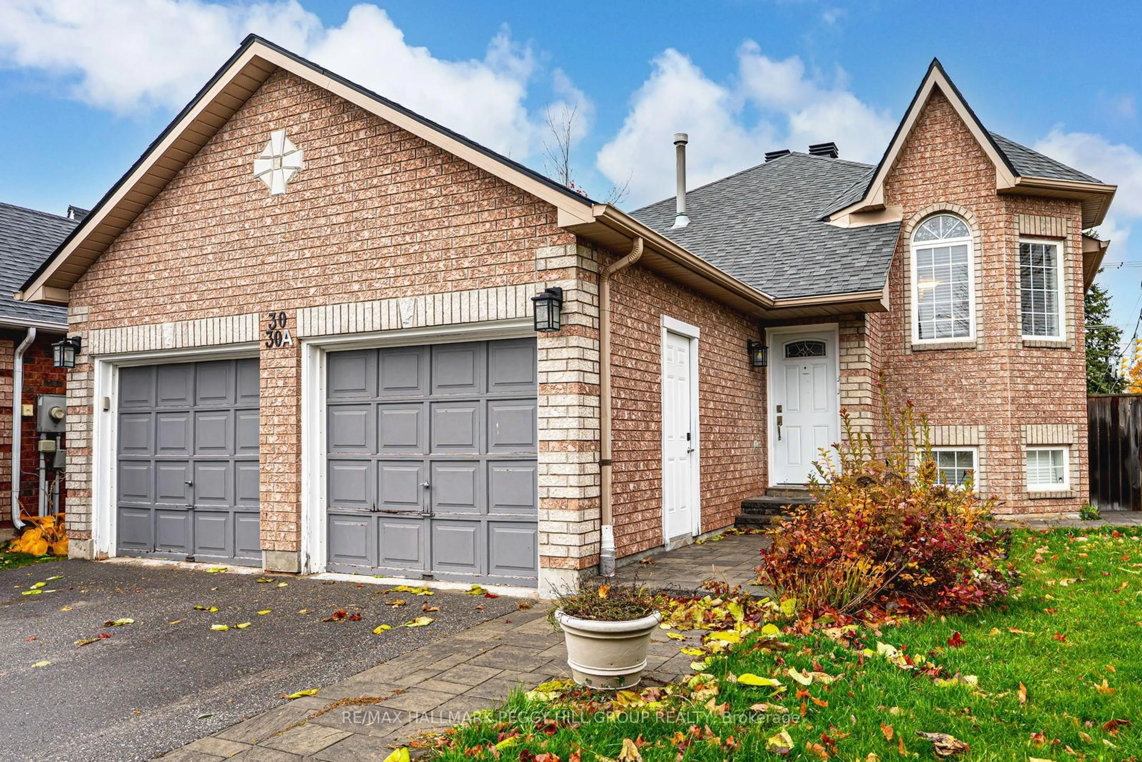 Home with brick exterior material, street for 30 Hewitt Pl, Barrie Ontario L4M 7B3