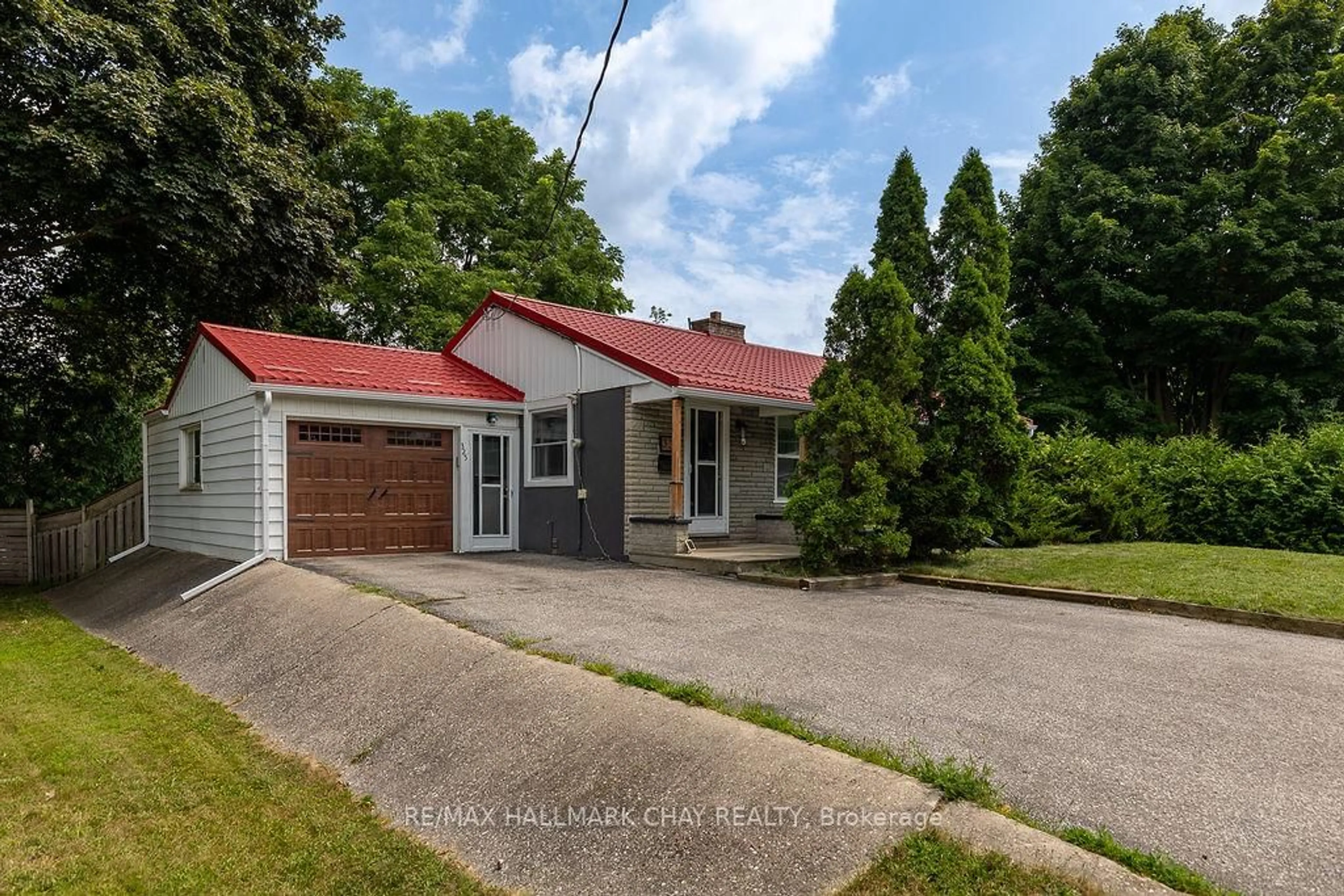 Unknown for 325 Innisfil St, Barrie Ontario L4N 3G4