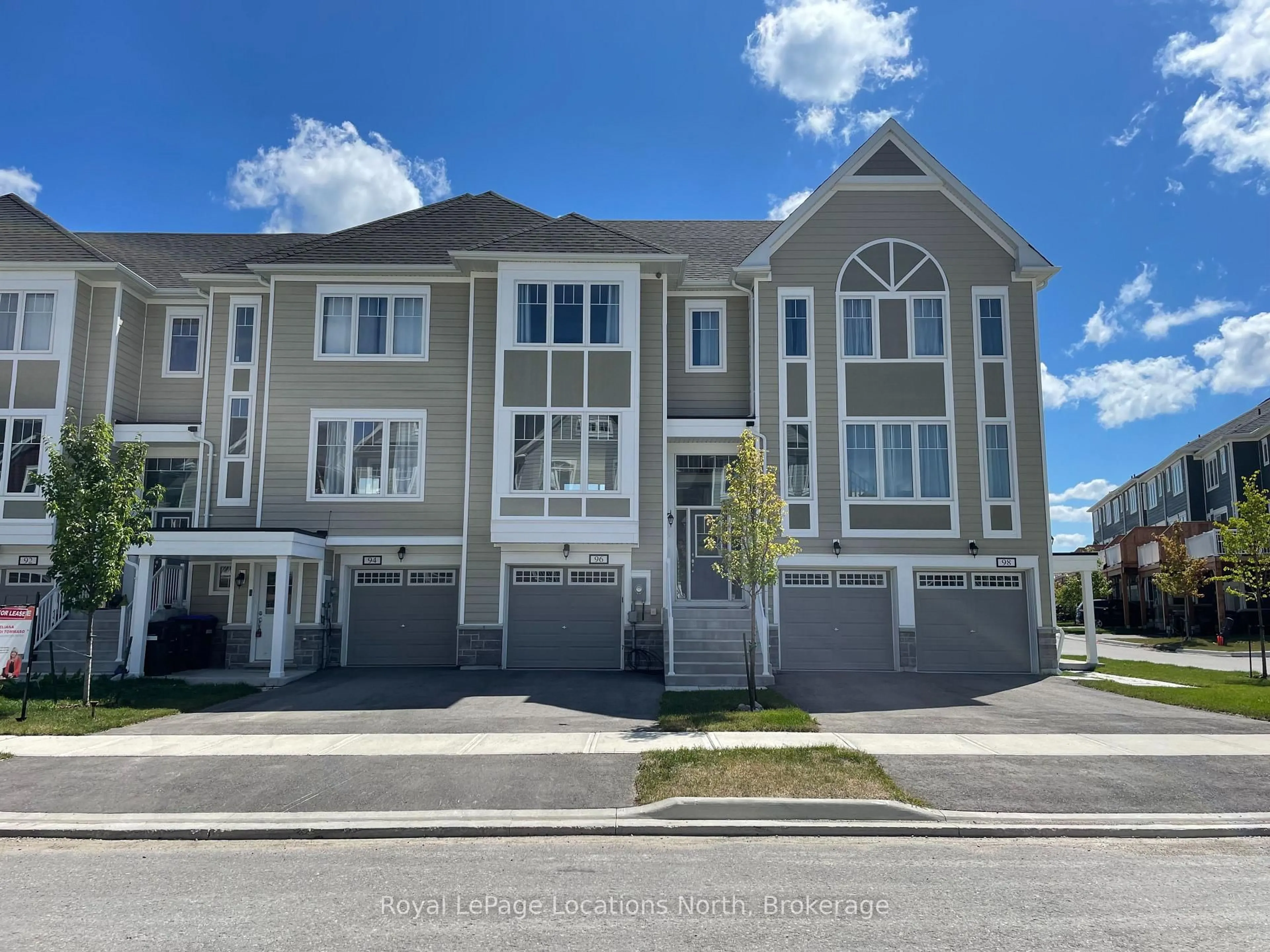 Home with vinyl exterior material, street for 96 Sandhill Crane Dr, Wasaga Beach Ontario L9Z 0K4