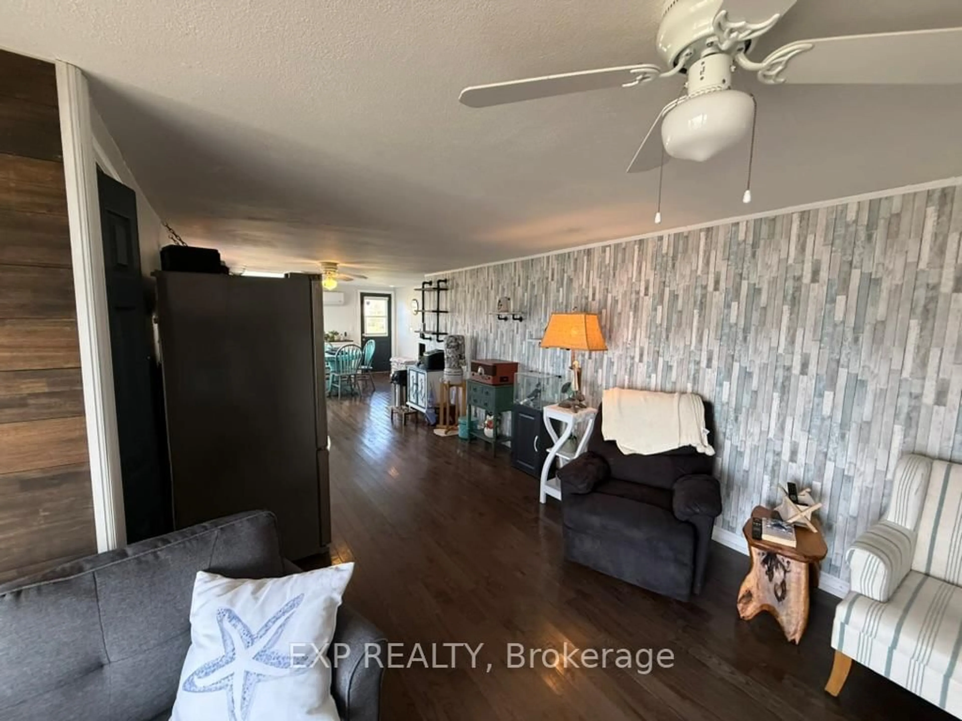 A pic of a room for 6222 Bluebird St, Ramara Ontario L3V 0K6