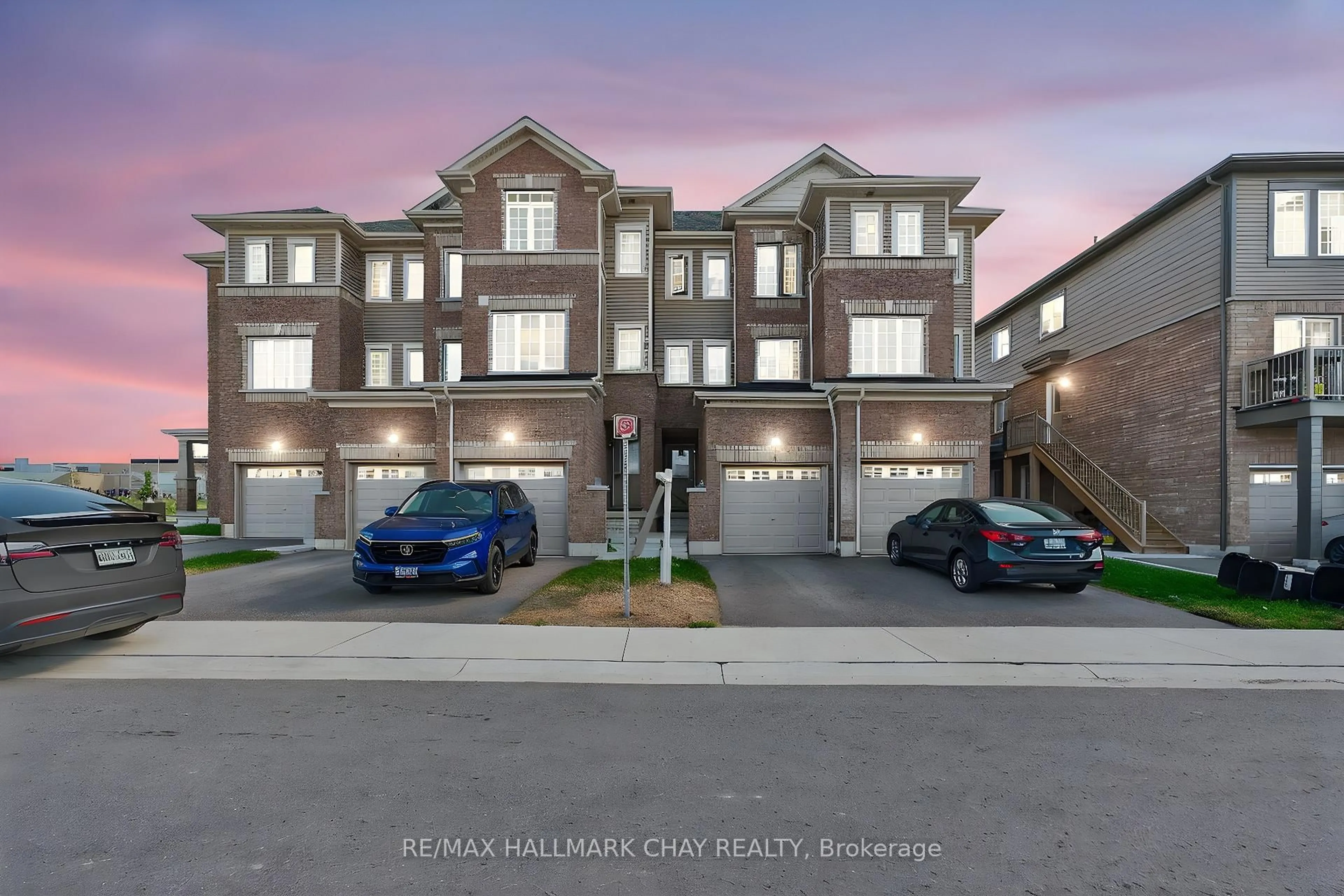 A pic from outside/outdoor area/front of a property/back of a property/a pic from drone, street for 7 Tobias Lane, Barrie Ontario L9J 0T8