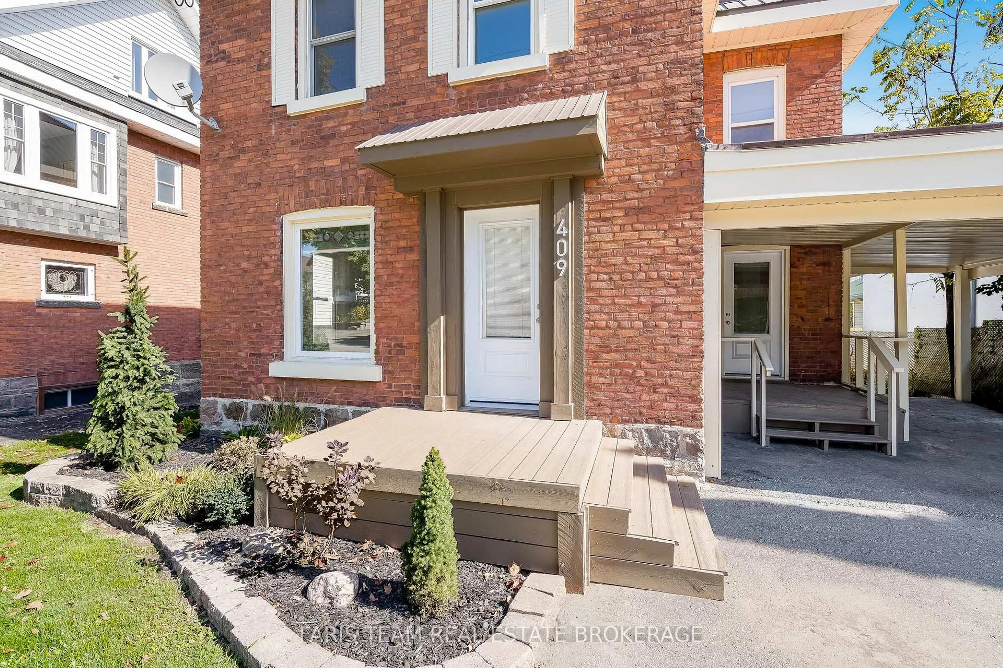 Home with brick exterior material, street for 409 Queen St, Midland Ontario L4R 3H9