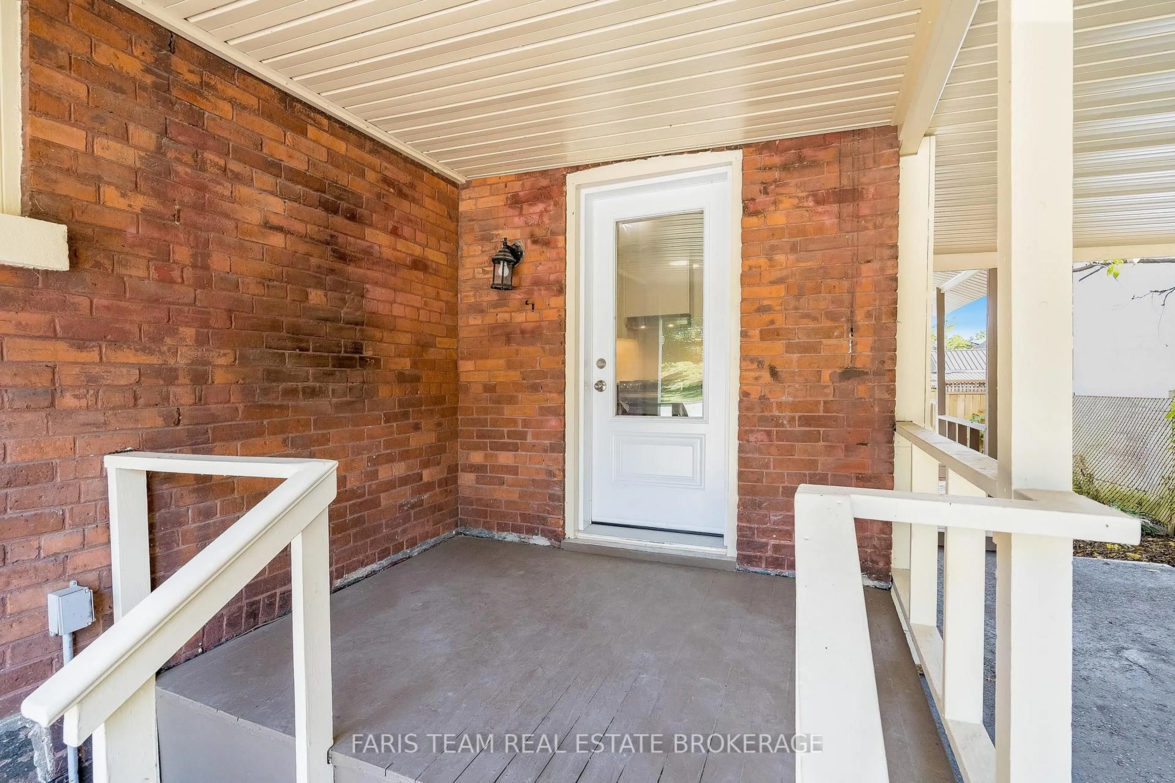 Unknown for 409 Queen St, Midland Ontario L4R 3H9