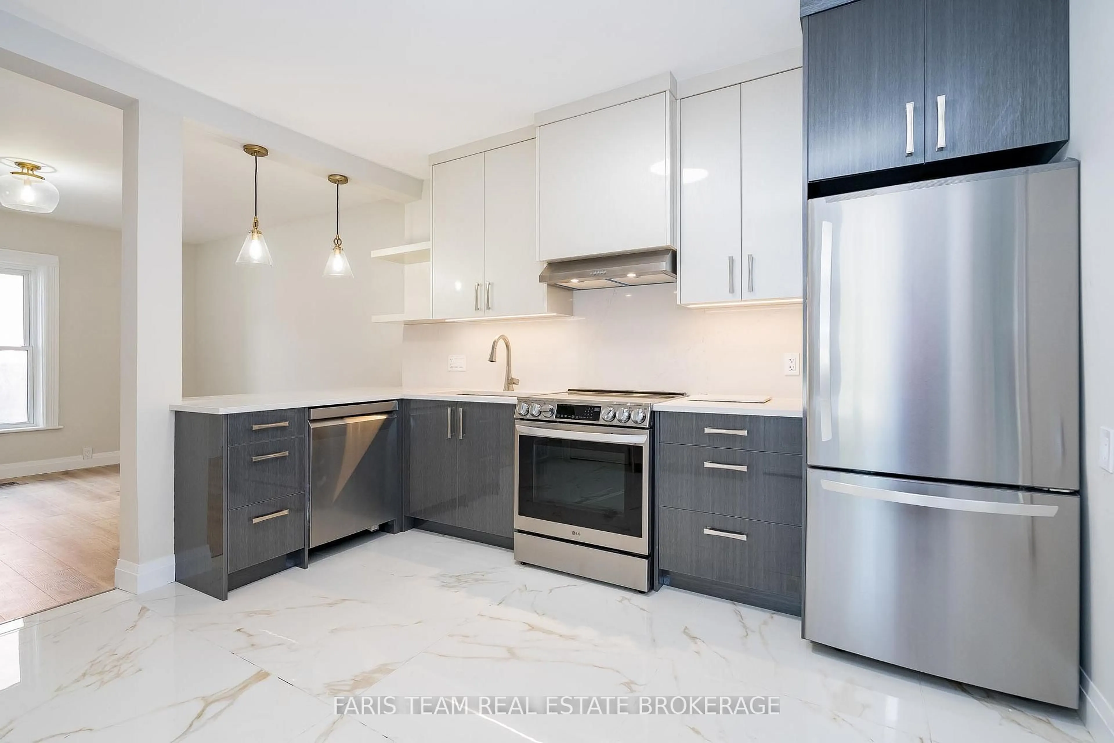 Unknown for 409 Queen St, Midland Ontario L4R 3H9