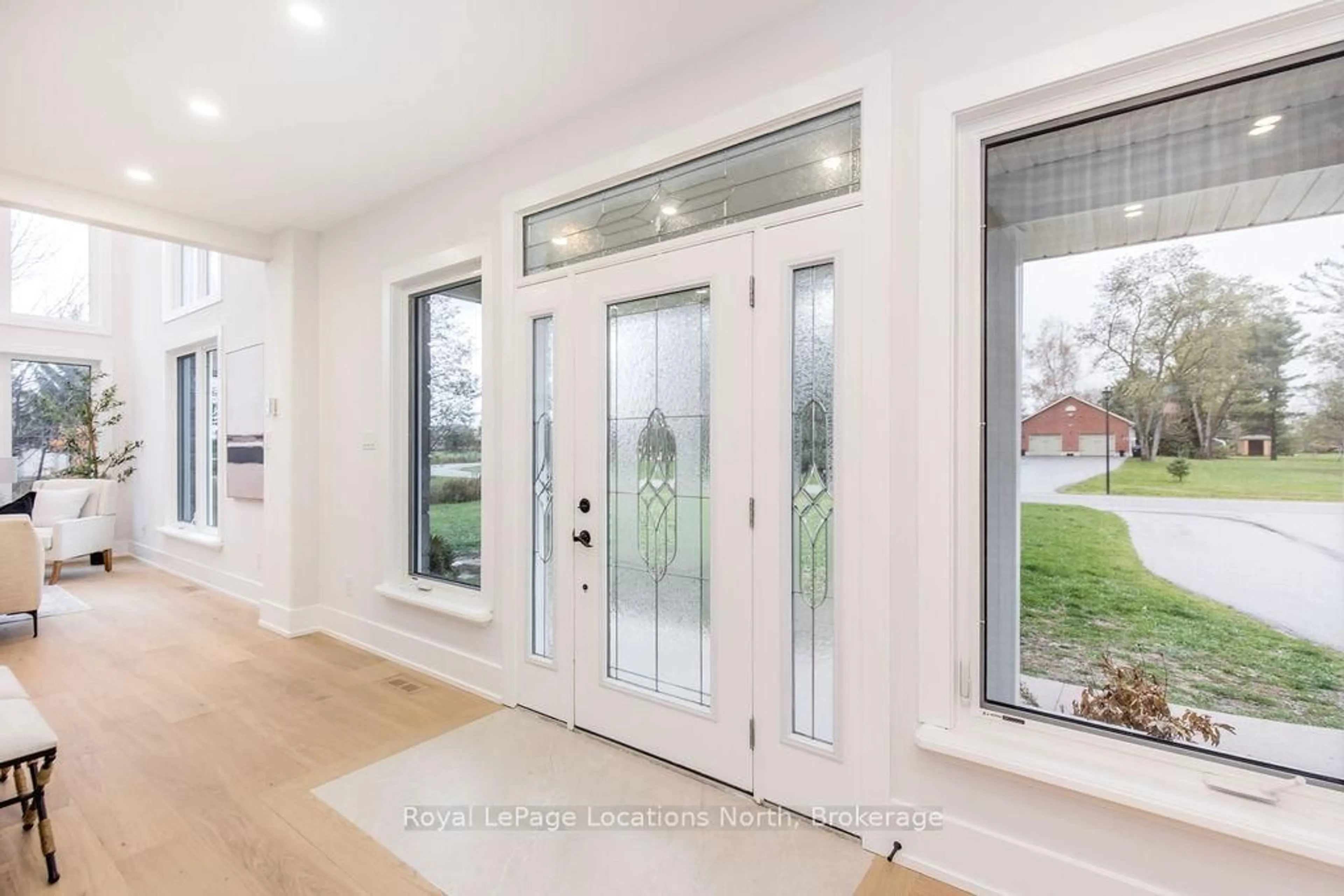 Indoor entryway for 6 Butternut Cres, Wasaga Beach Ontario L9Z 3S9