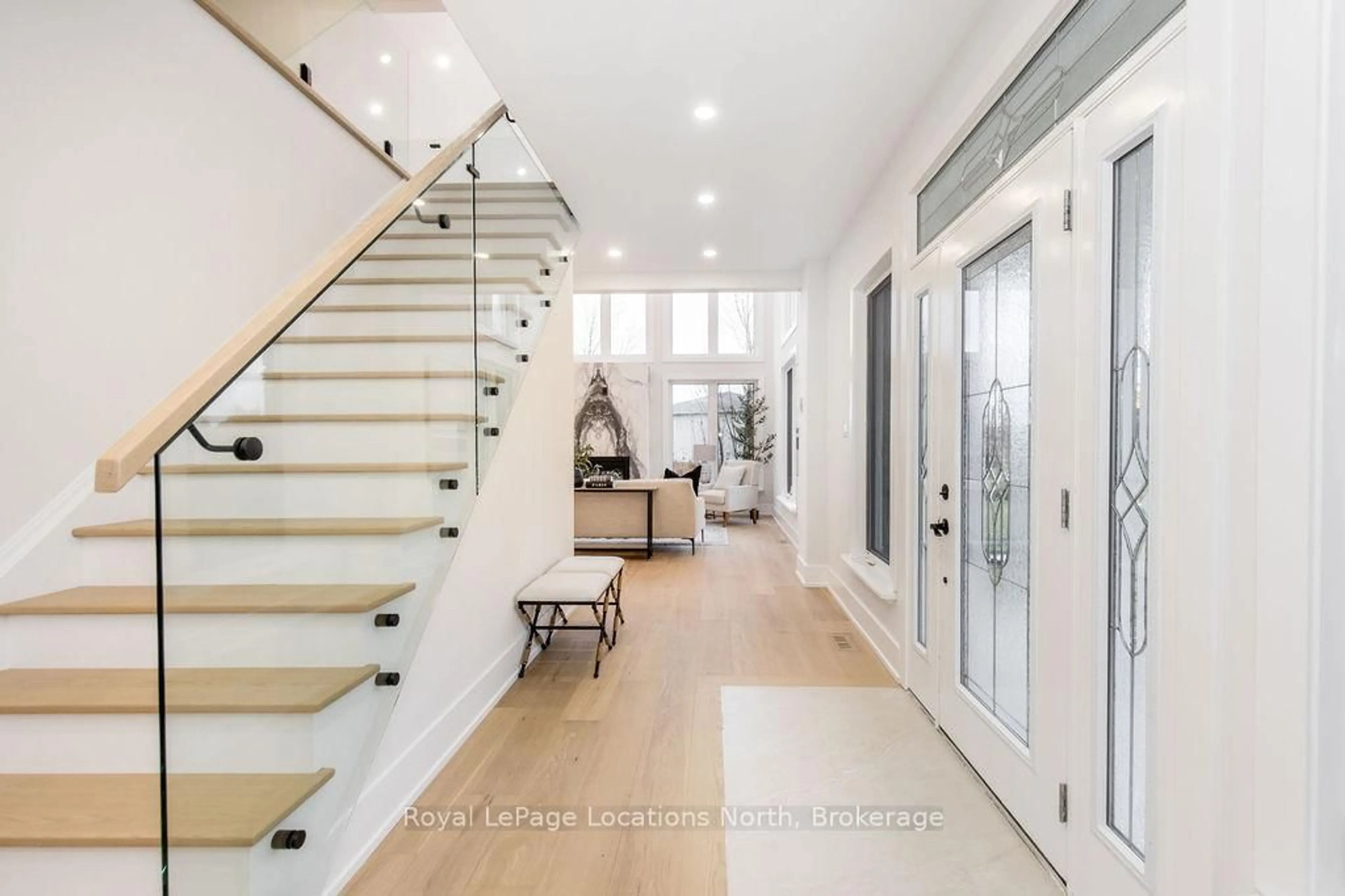 Indoor entryway for 6 Butternut Cres, Wasaga Beach Ontario L9Z 3S9