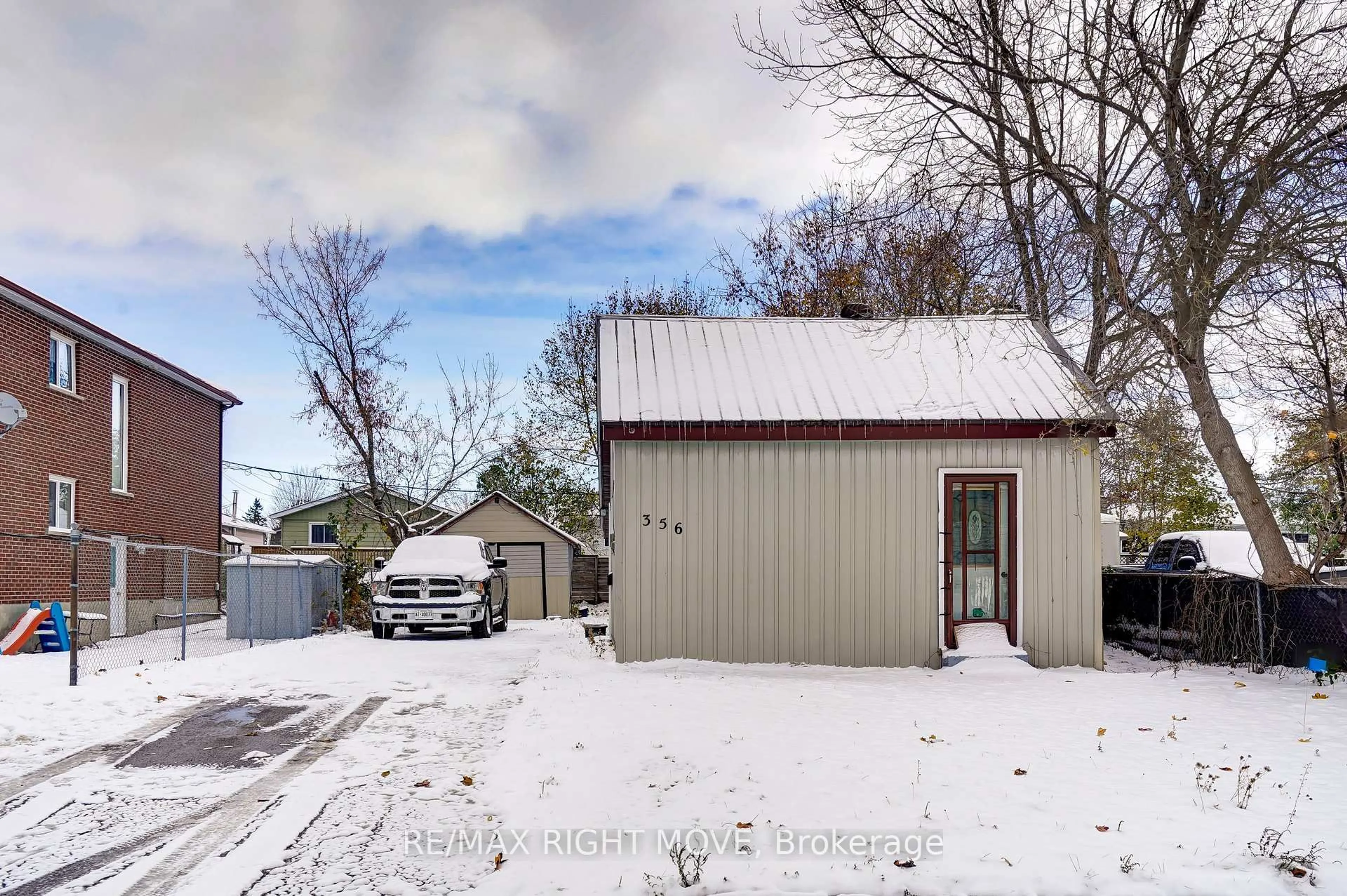 Unknown for 356 East St, Orillia Ontario L3V 4C5