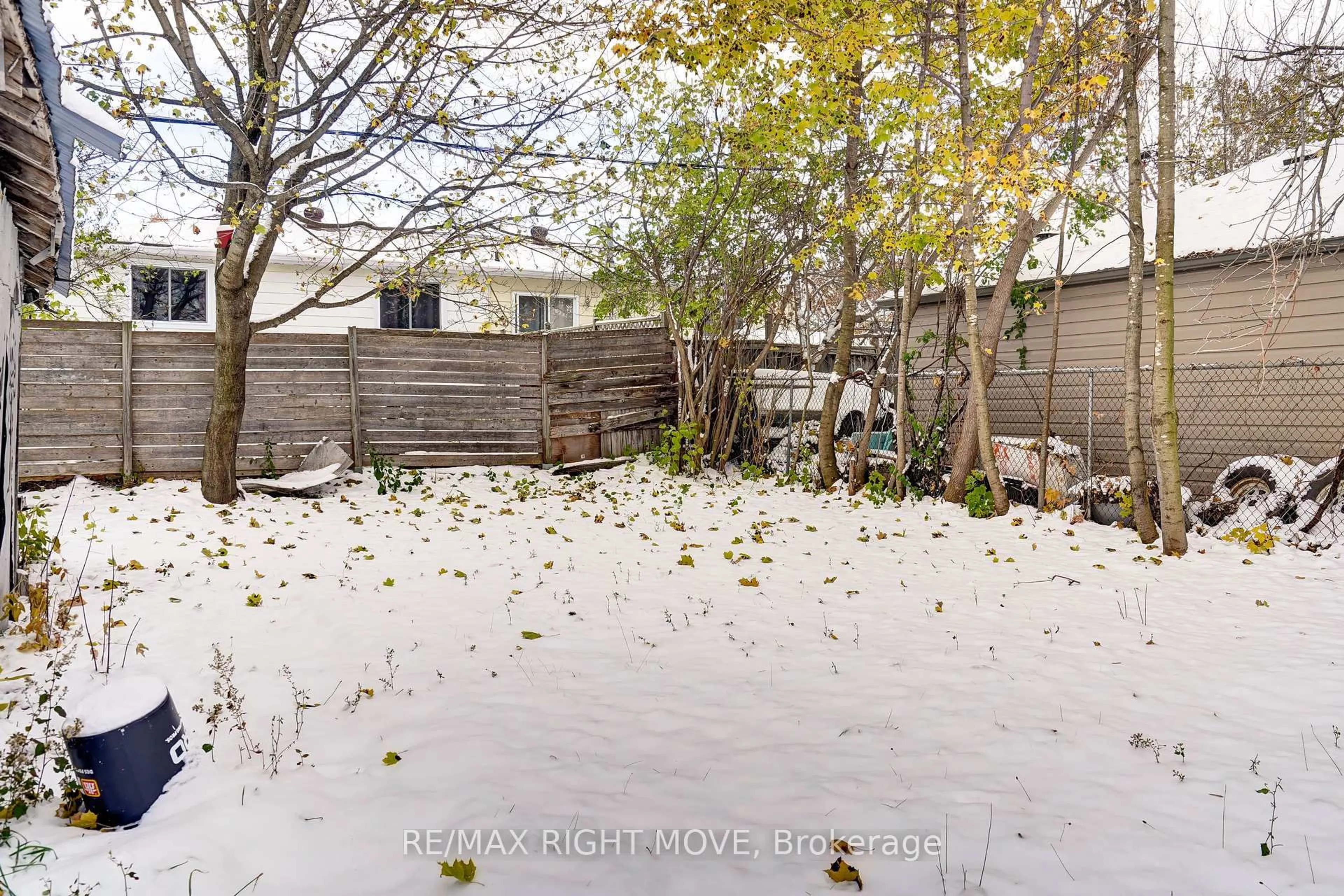 Patio, unknown for 356 East St, Orillia Ontario L3V 4C5