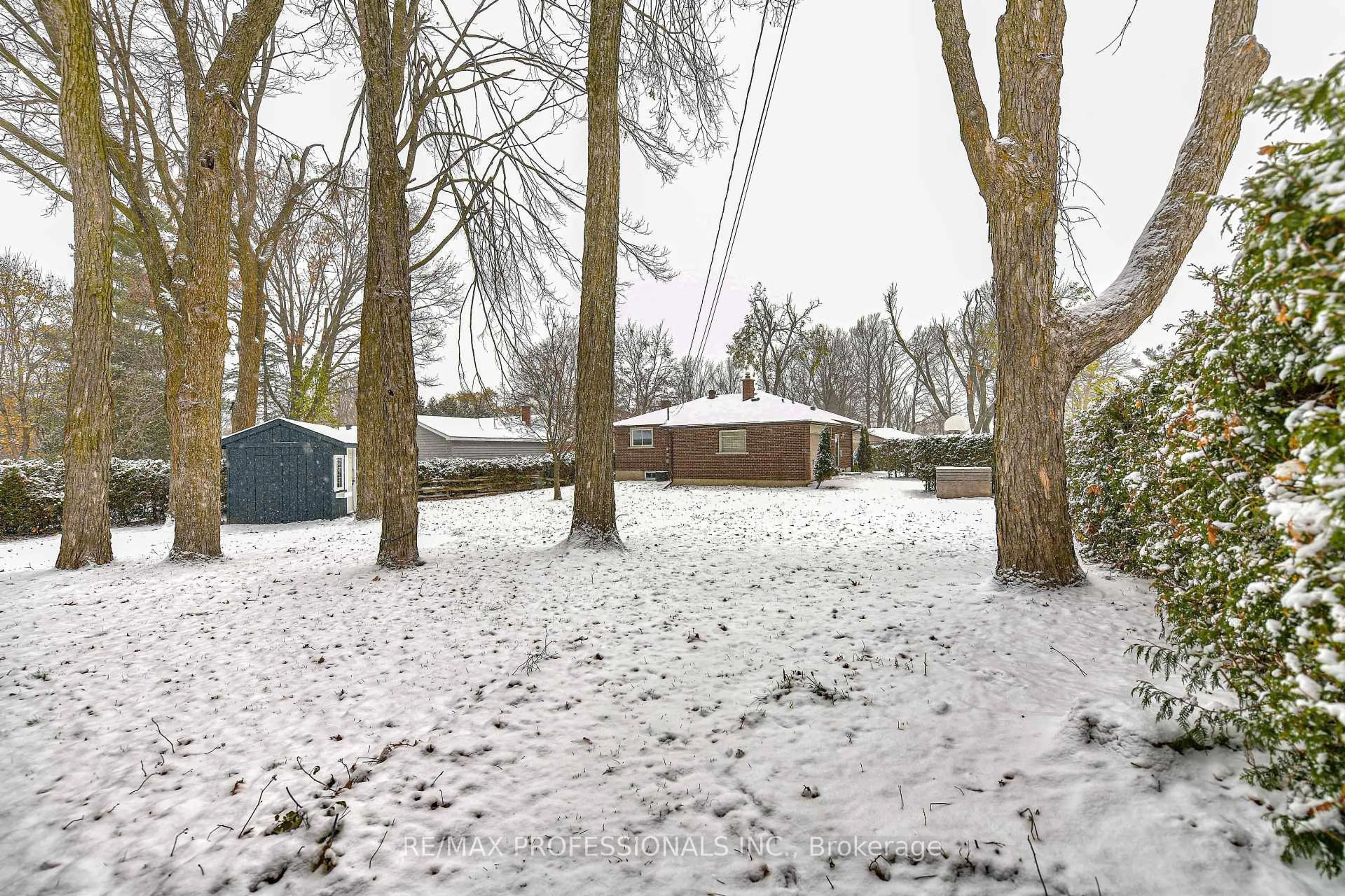 Shed for 255 Lawrence Ave, Orillia Ontario L3V 5M5