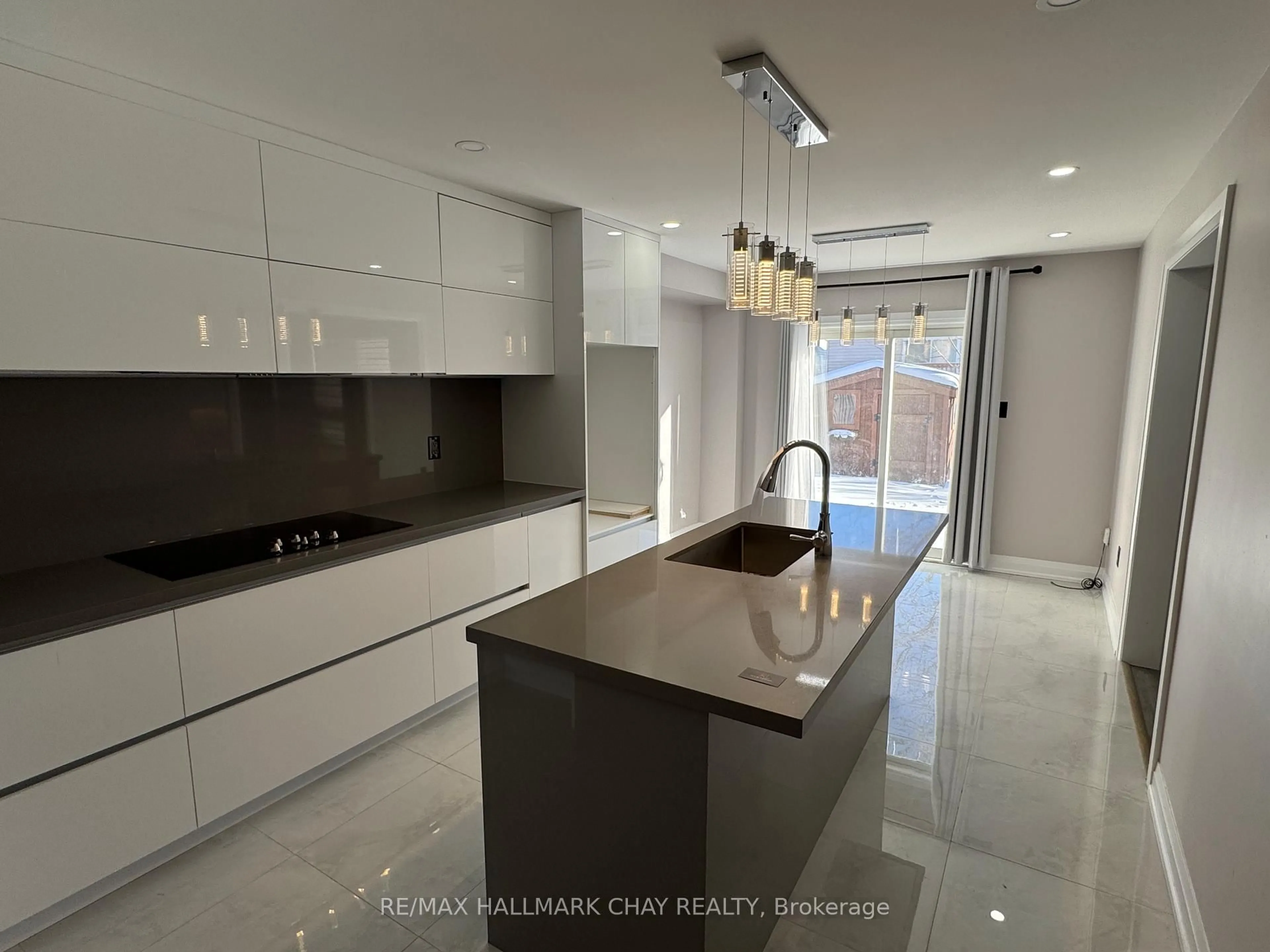 Contemporary kitchen, unknown for 49 Catherine Dr, Barrie Ontario L4N 0Y5