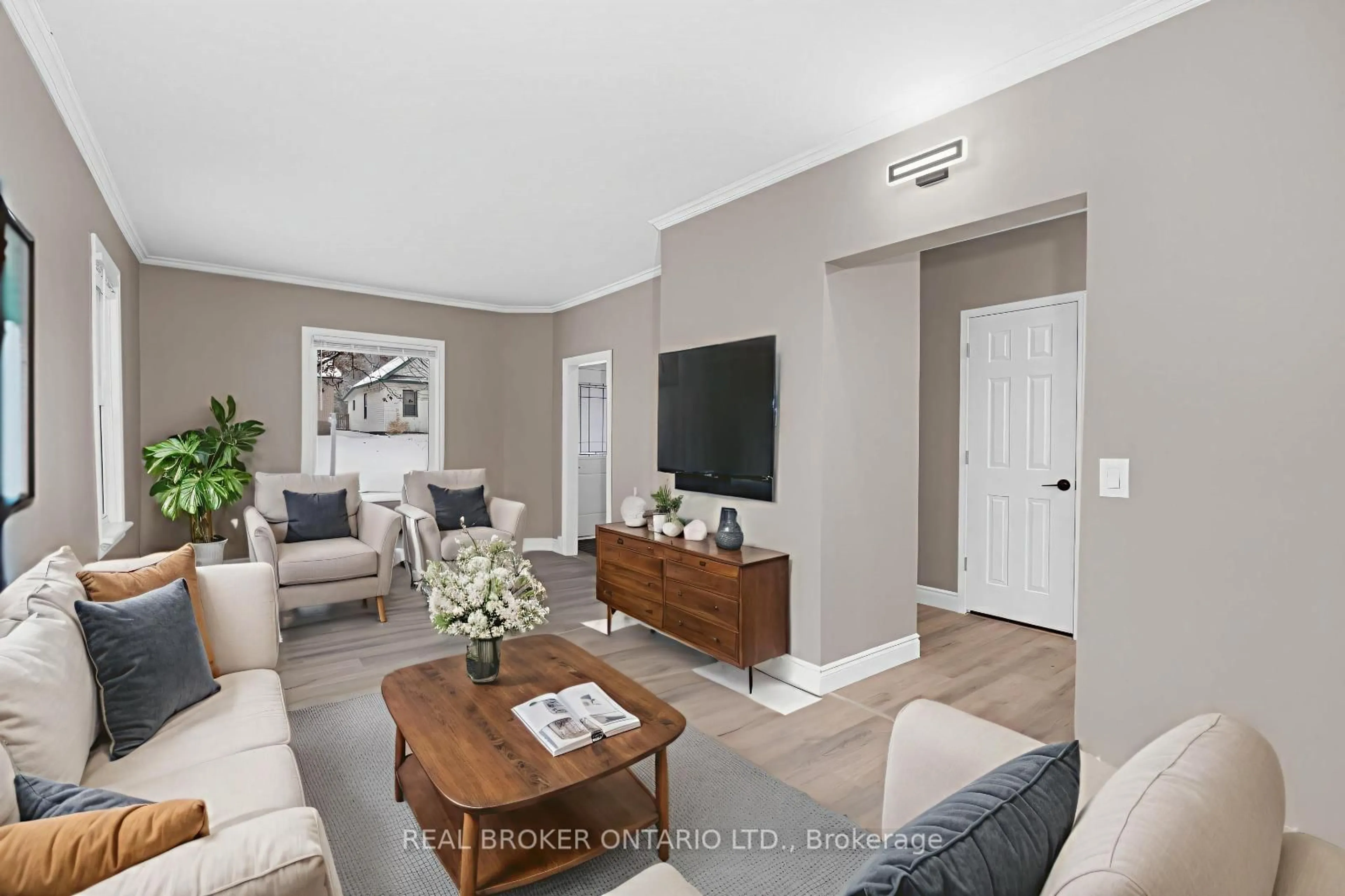 Living room with furniture, unknown for 351 Arthur St, Orillia Ontario L3V 3M9