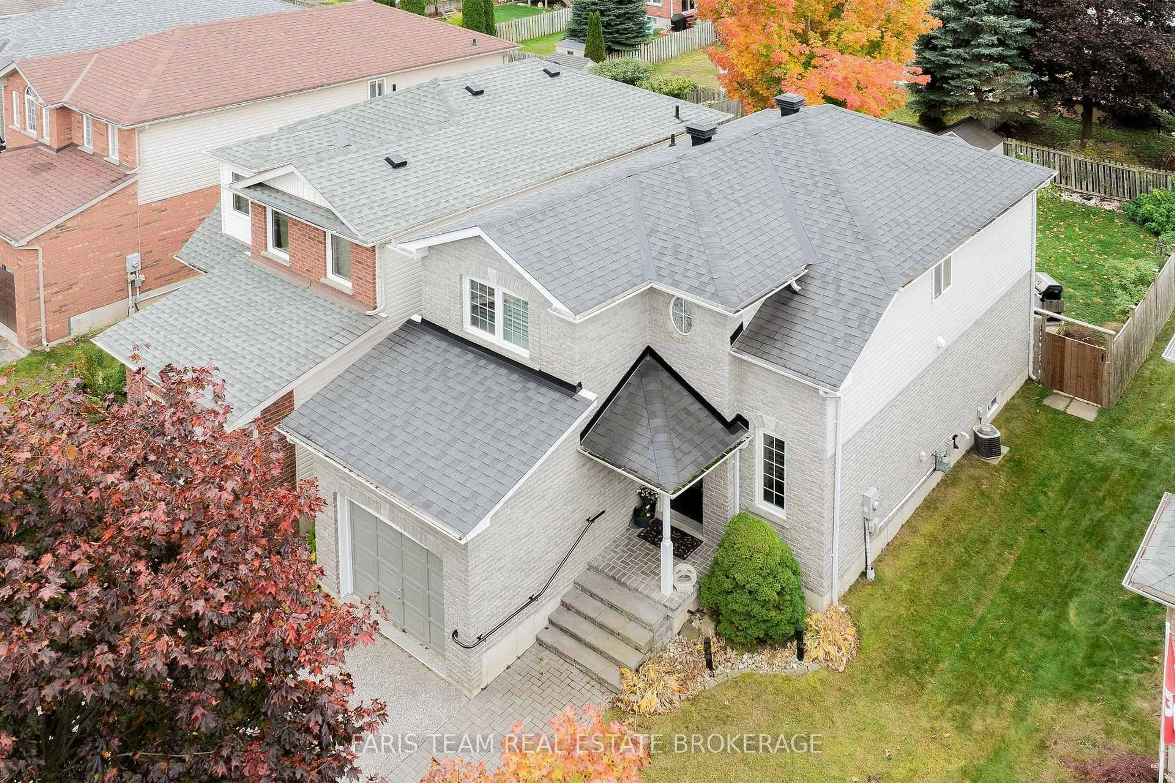 A pic from outside/outdoor area/front of a property/back of a property/a pic from drone, unknown for 6 Julia Cres, Orillia Ontario L3V 7Y9